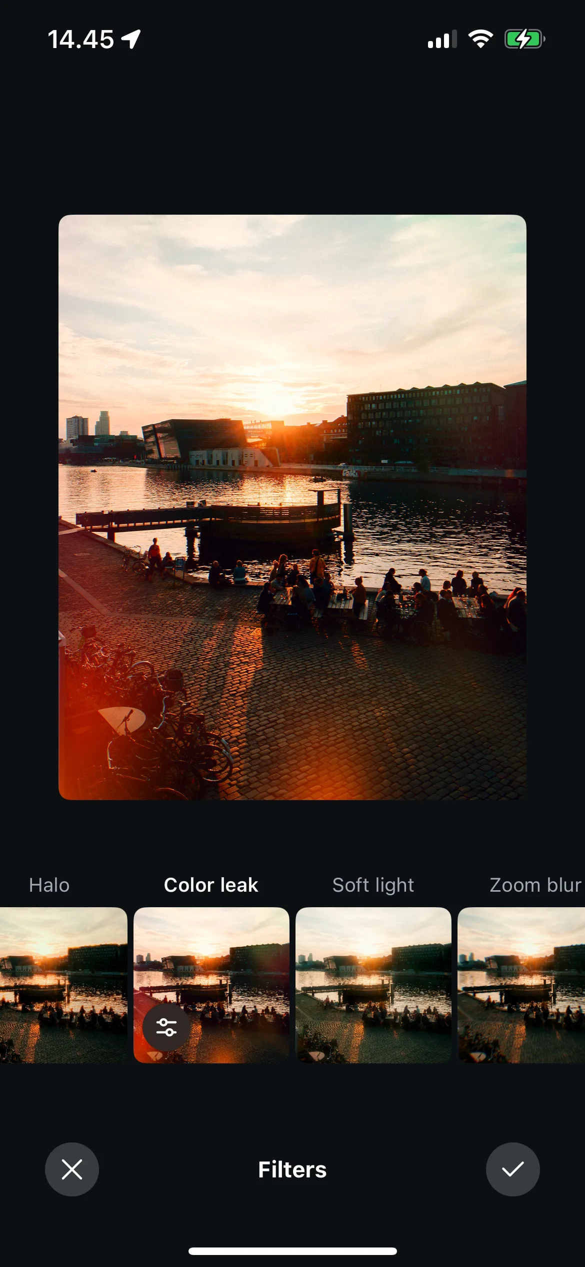 Ảnh minh họa hiệu ứng Color Leak trên Instagram tạo phong cách phim cổ điển với vệt màu