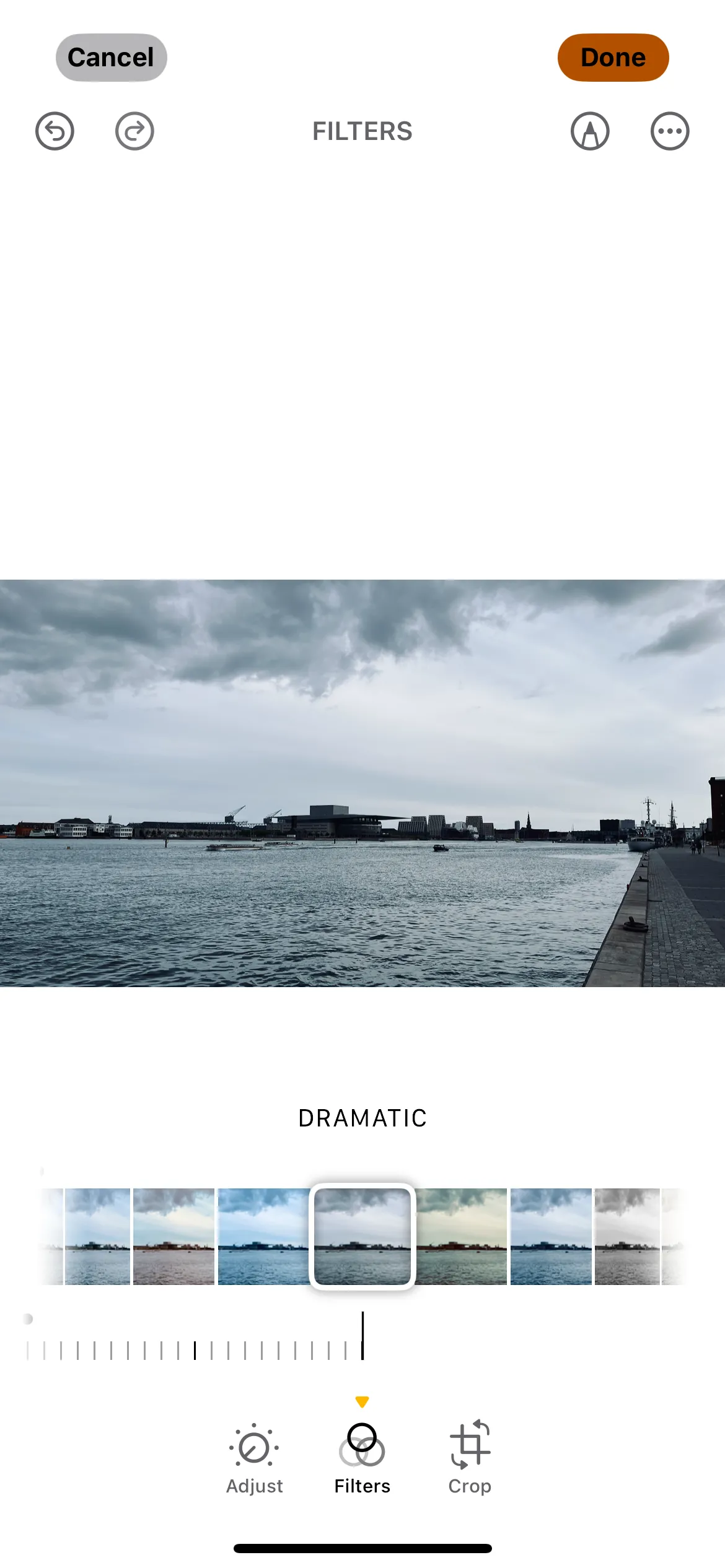 Áp dụng bộ lọc &quot;Dramatic&quot; trên ảnh chụp bằng iPhone, một ví dụ về filter ảnh trên điện thoại.