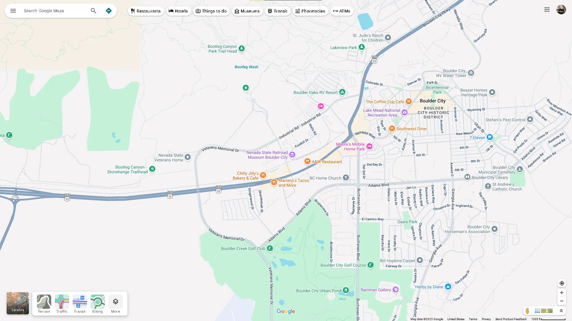 Bản đồ thể hiện cảnh quan tự nhiên đa dạng như sa mạc, núi non, nước và cây xanh xung quanh Boulder City, Nevada trên Google Maps