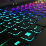 Bàn phím máy tính minh họa phím tắt Ctrl F11 và Ctrl F12 để ghim cửa sổ Windows 11