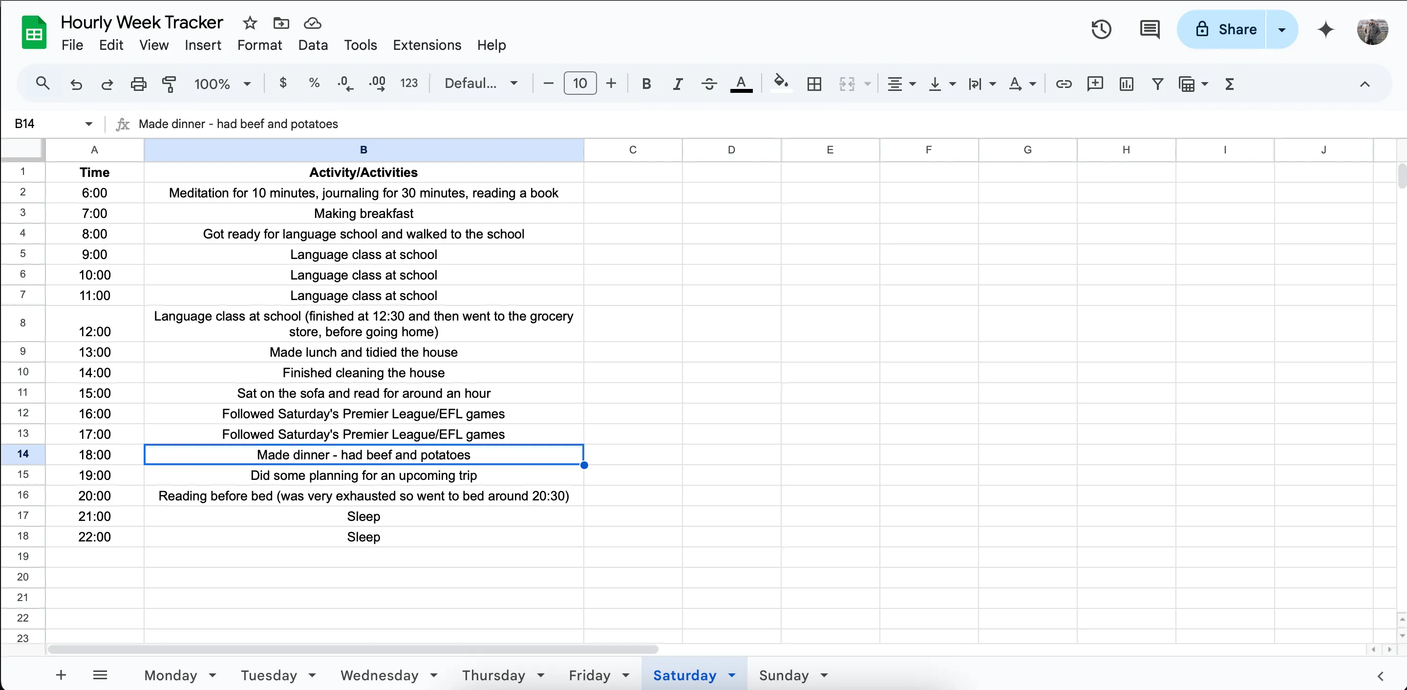Bảng tính Google Sheets ghi lại các hoạt động vào cuối tuần, thể hiện sự cân bằng giữa nghỉ ngơi và việc nhà