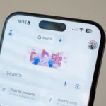 Biểu tượng Gemini AI trên ứng dụng Google, minh họa giao diện trò chuyện như cuộc gọi trên iPhone 15 Pro Max