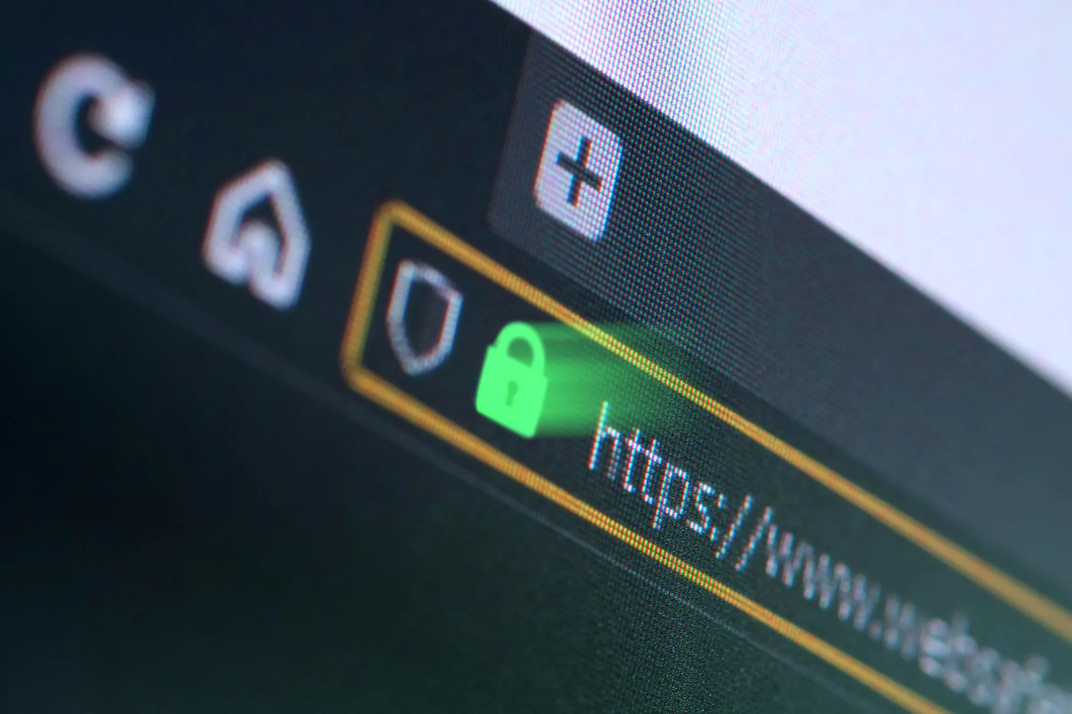 Biểu tượng HTTPS và ổ khóa trên thanh địa chỉ trình duyệt, dấu hiệu của một website bảo mật, giúp nhận diện trang web giả mạo sau khi quét mã QR.