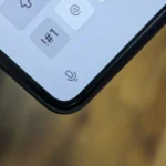 Biểu tượng micro trên bàn phím ảo của điện thoại Galaxy Z Fold 5