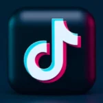 Biểu tượng TikTok - Đối thủ cạnh tranh chính của Instagram Reels trên thị trường video ngắn