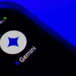 Biểu tượng ứng dụng Google Gemini trên màn hình điện thoại thông minh