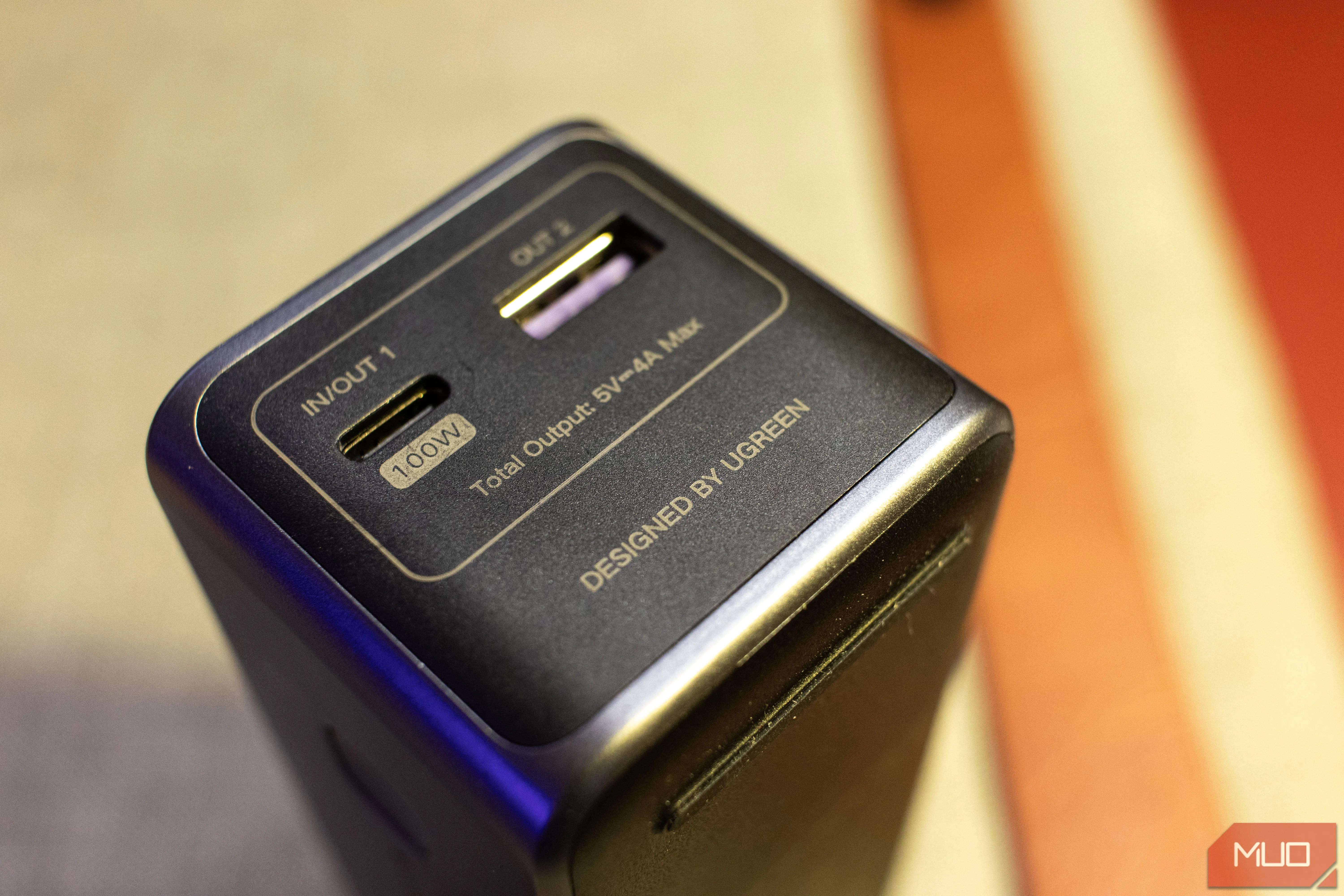 Các cổng USB-C và USB-A trên pin sạc dự phòng Ugreen Nexode 12000mAh