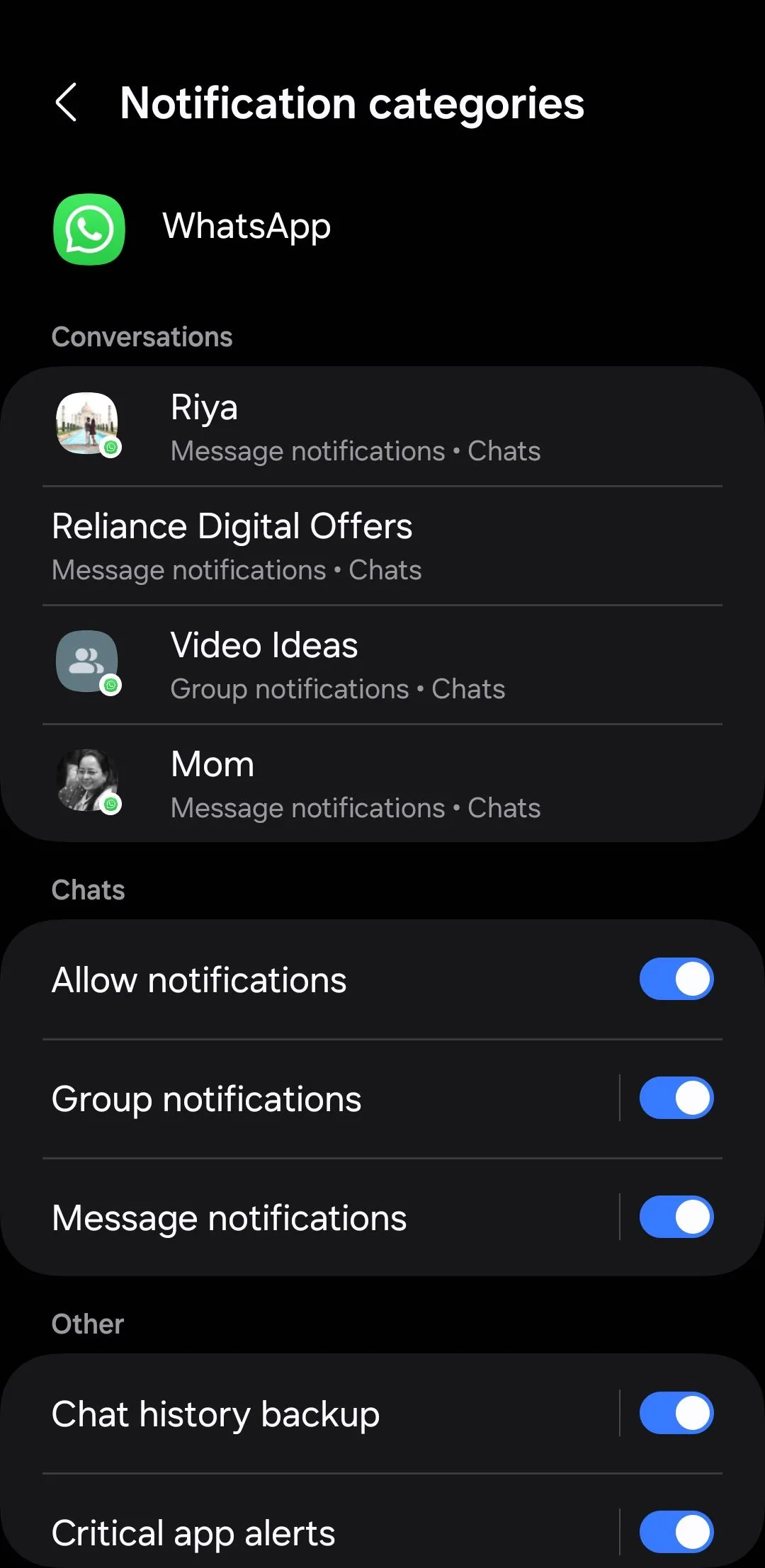 Các danh mục thông báo của ứng dụng WhatsApp trên Android, cho phép người dùng tùy chỉnh thông báo cho tin nhắn nhóm, cuộc gọi và tin nhắn cá nhân.