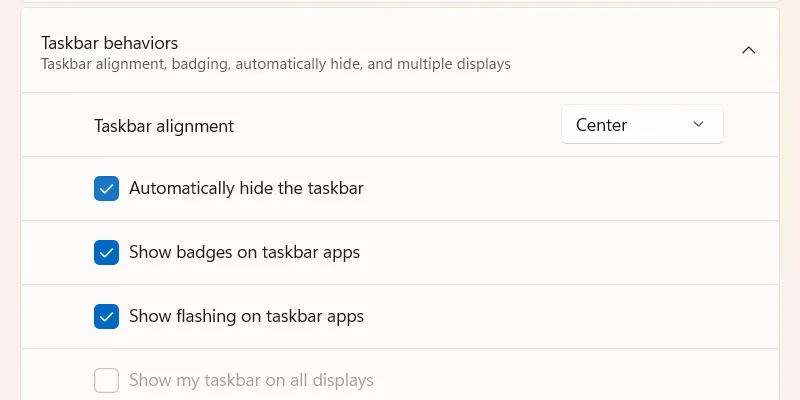 Cài đặt hành vi Thanh Taskbar trong Windows 11 hiển thị tùy chọn tự động ẩn Taskbar.
