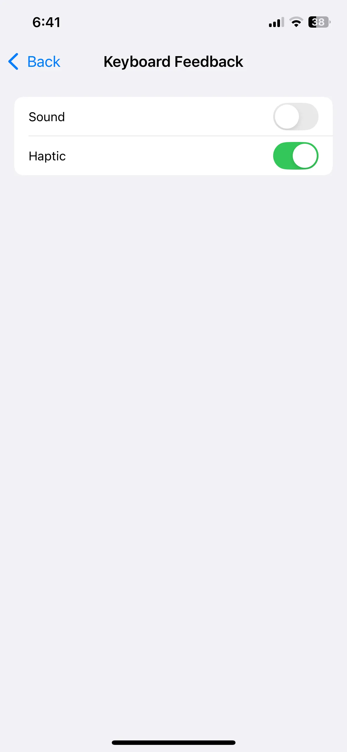 Cài đặt phản hồi bàn phím trên iPhone giúp tắt tiếng gõ bàn phím.
