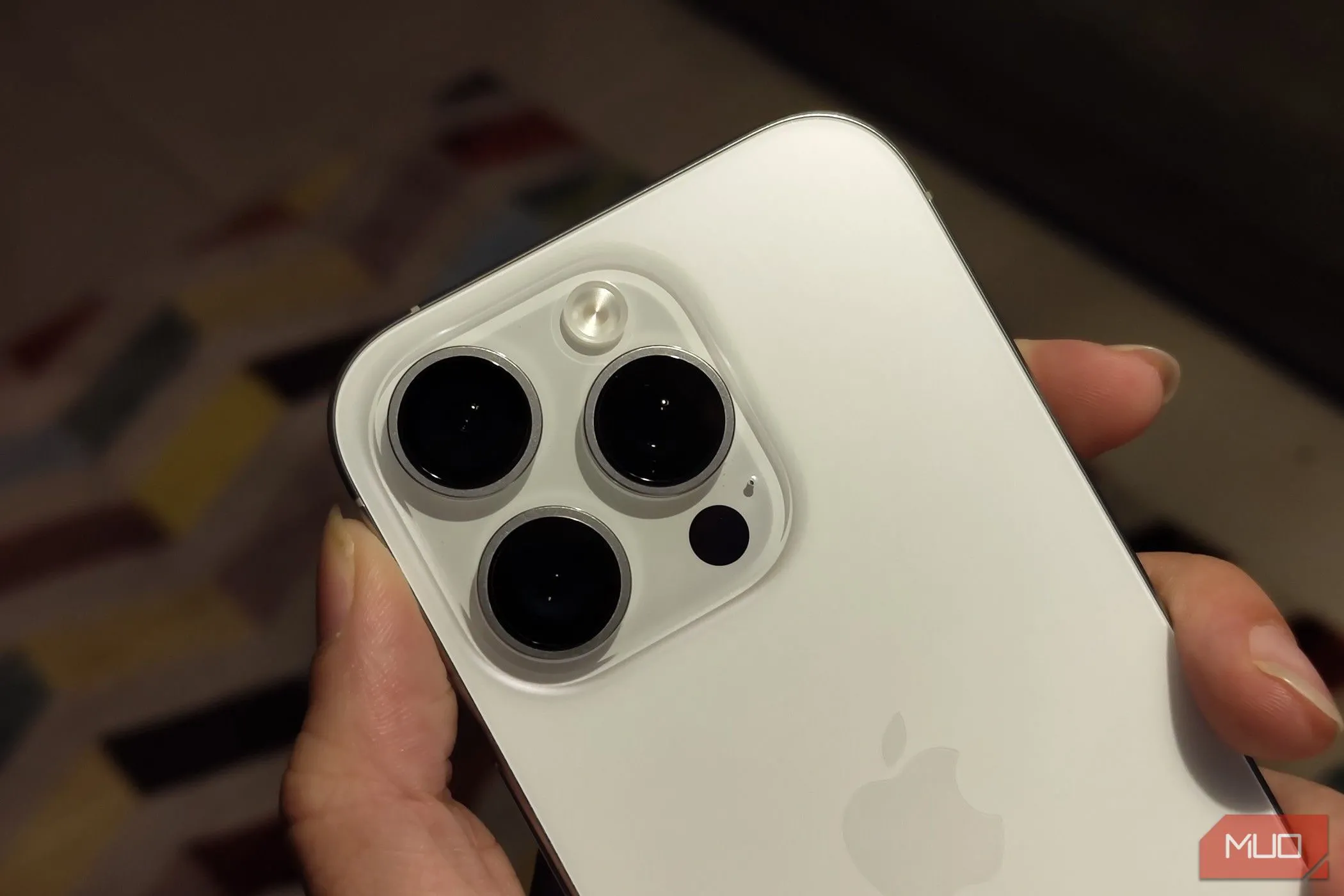Cận cảnh mặt lưng iPhone: Bí quyết chọn ốp lưng phù hợp phong cách và nhu cầu