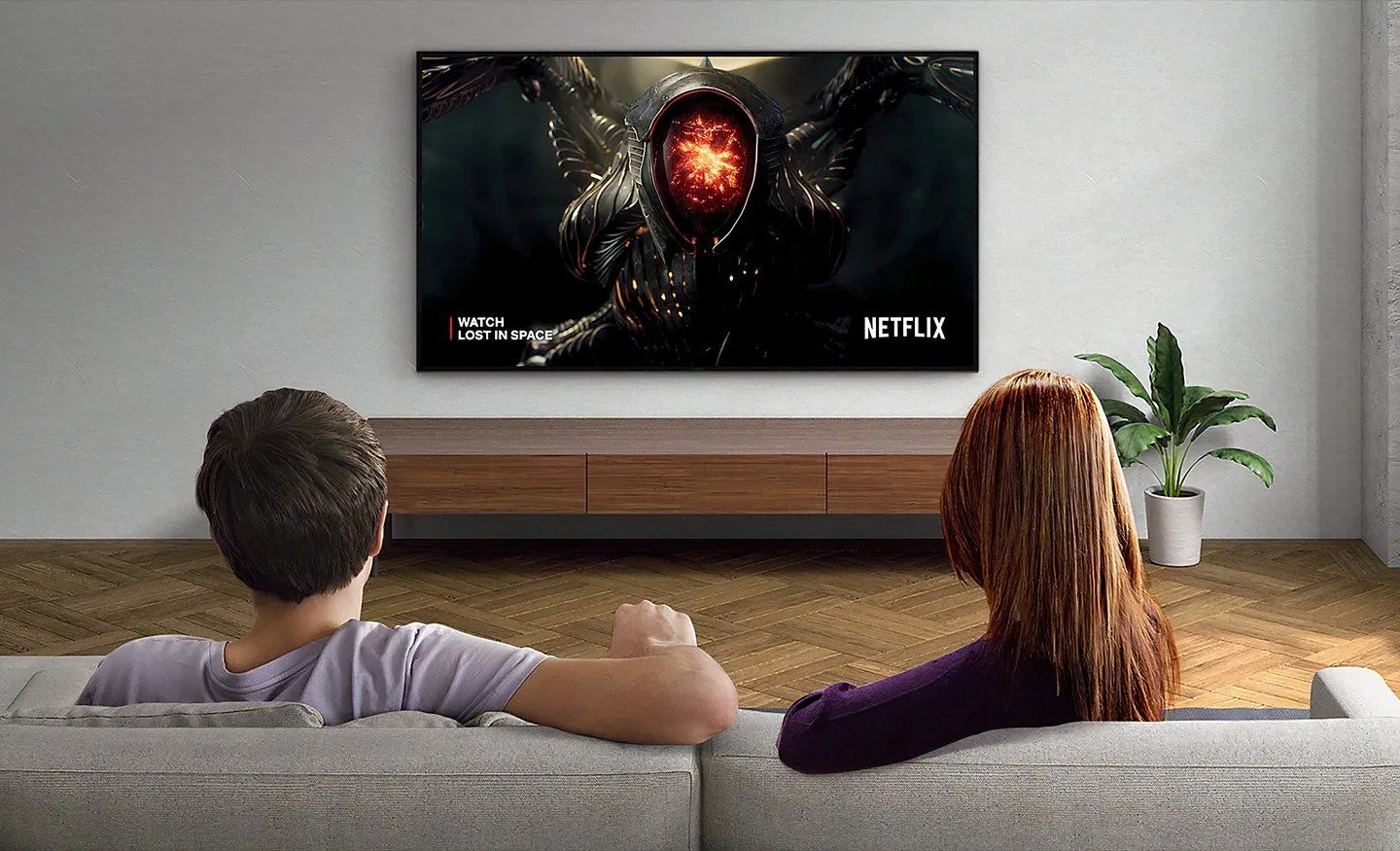 Cặp đôi xem Netflix trên tivi Mini-LED Sony Bravia trong phòng sáng rõ