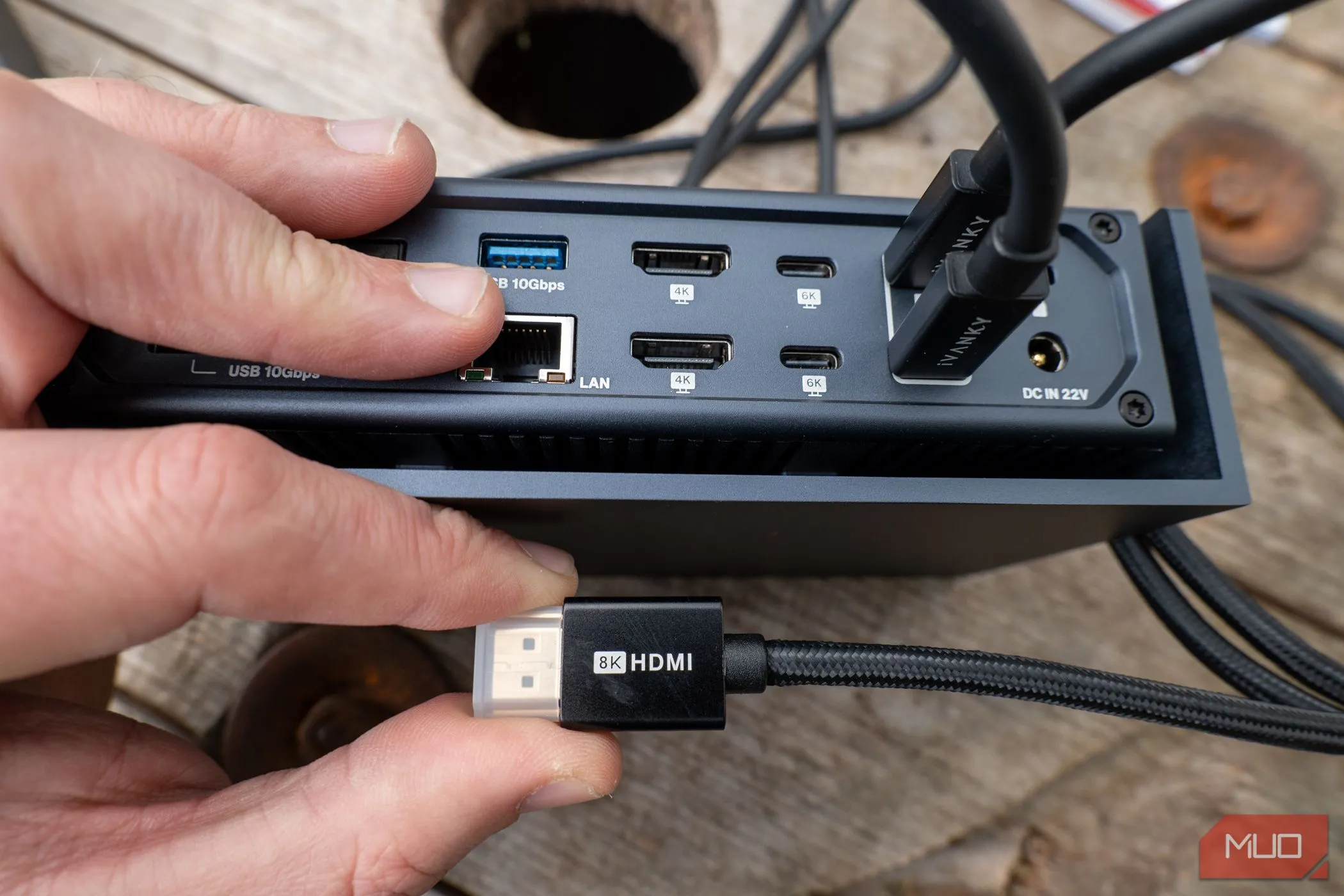 Cáp HDMI 8K thế hệ mới, minh họa cho các giải pháp kết nối màn hình hiện tại trước khi GPMI ra mắt.