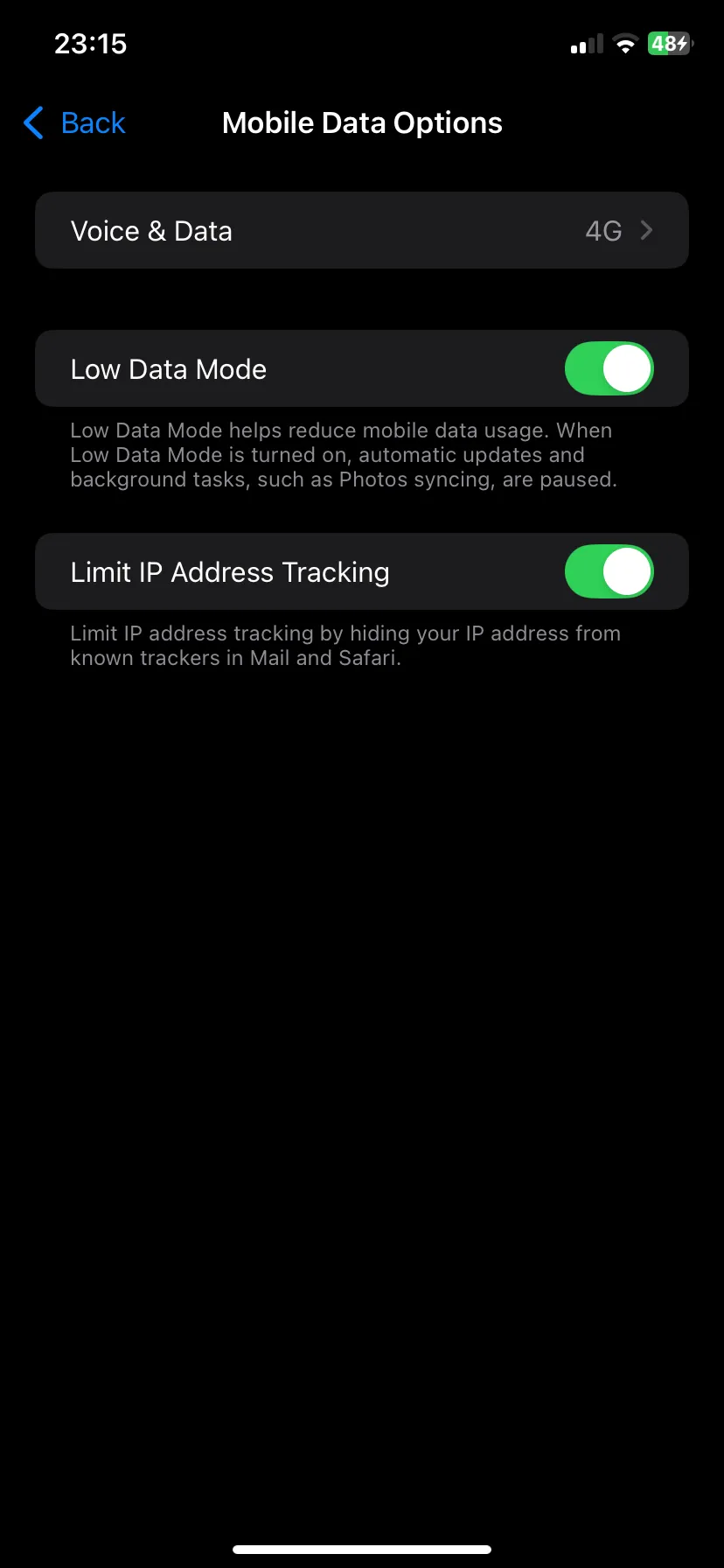 Chế độ dữ liệu thấp (Low Data Mode) được bật trong cài đặt di động iOS giúp tiết kiệm dung lượng