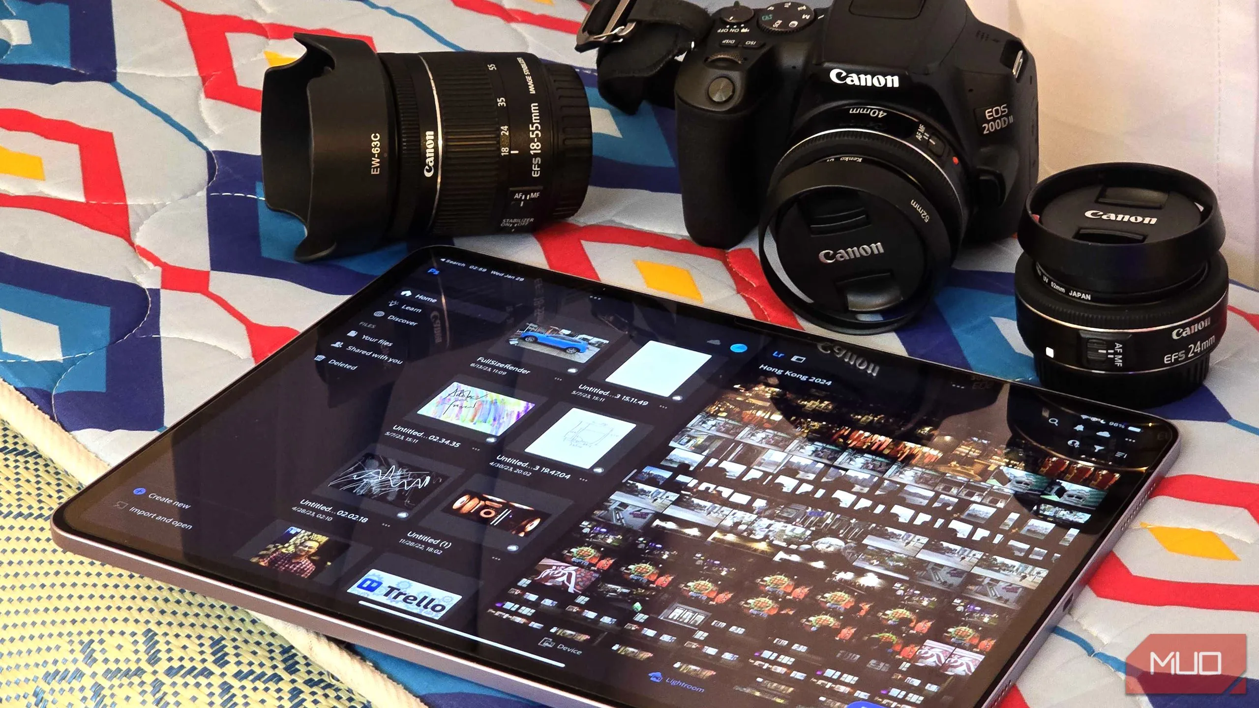 Chỉnh sửa ảnh chuyên nghiệp với Adobe Photoshop và Lightroom trên iPad, thể hiện khả năng làm việc đa nền tảng của gói Adobe Photography Plan.