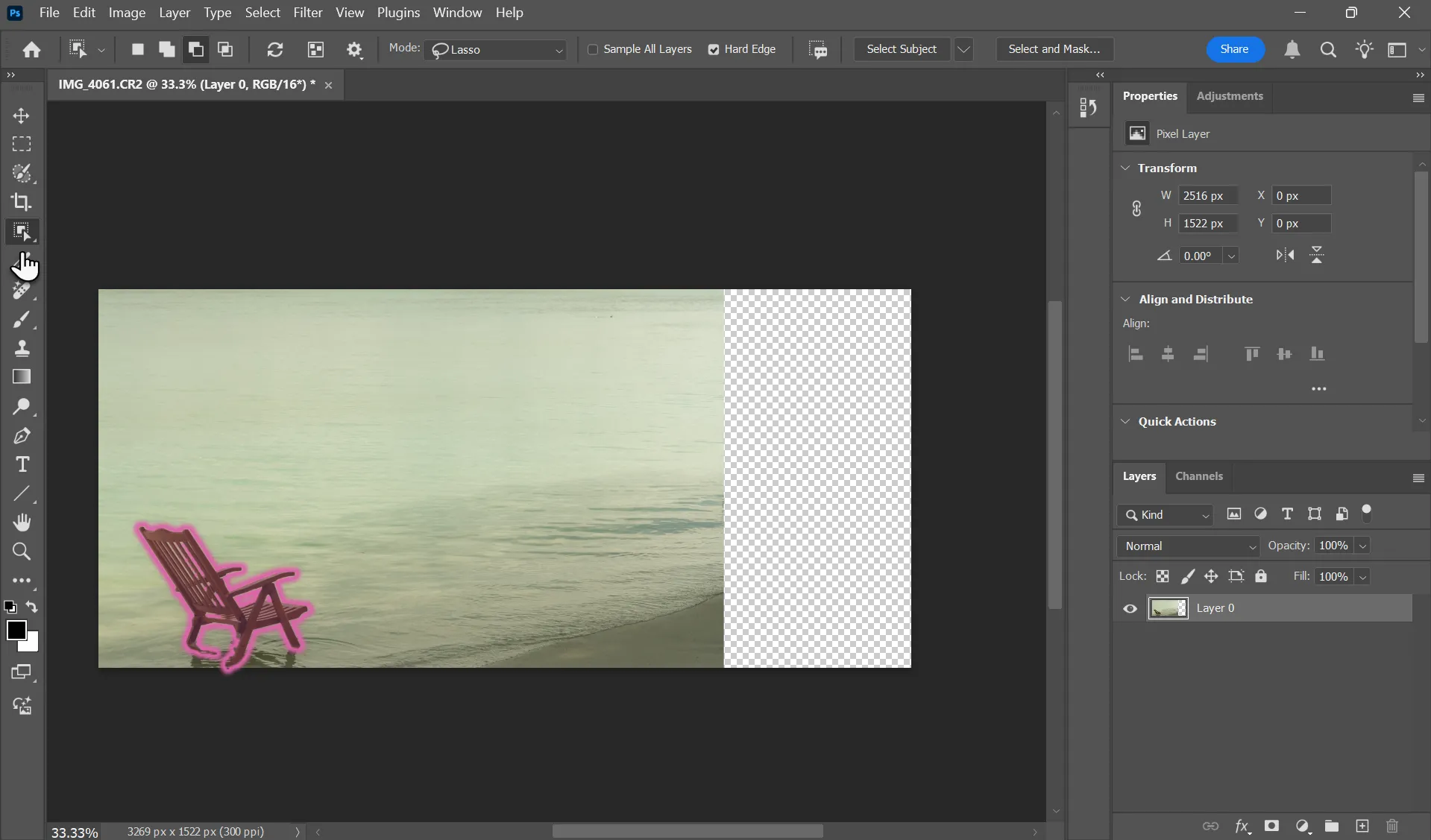 Chọn vùng chủ thể chính trong Photoshop trước khi áp dụng Content-Aware Scale để bảo vệ chi tiết
