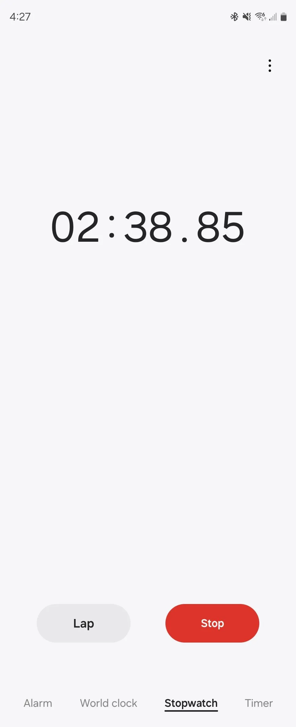 Chức năng bấm giờ (Stopwatch) trong ứng dụng Đồng hồ mặc định trên điện thoại Samsung Galaxy Z Fold 6, minh họa công cụ hỗ trợ tập trung làm việc hiệu quả.
