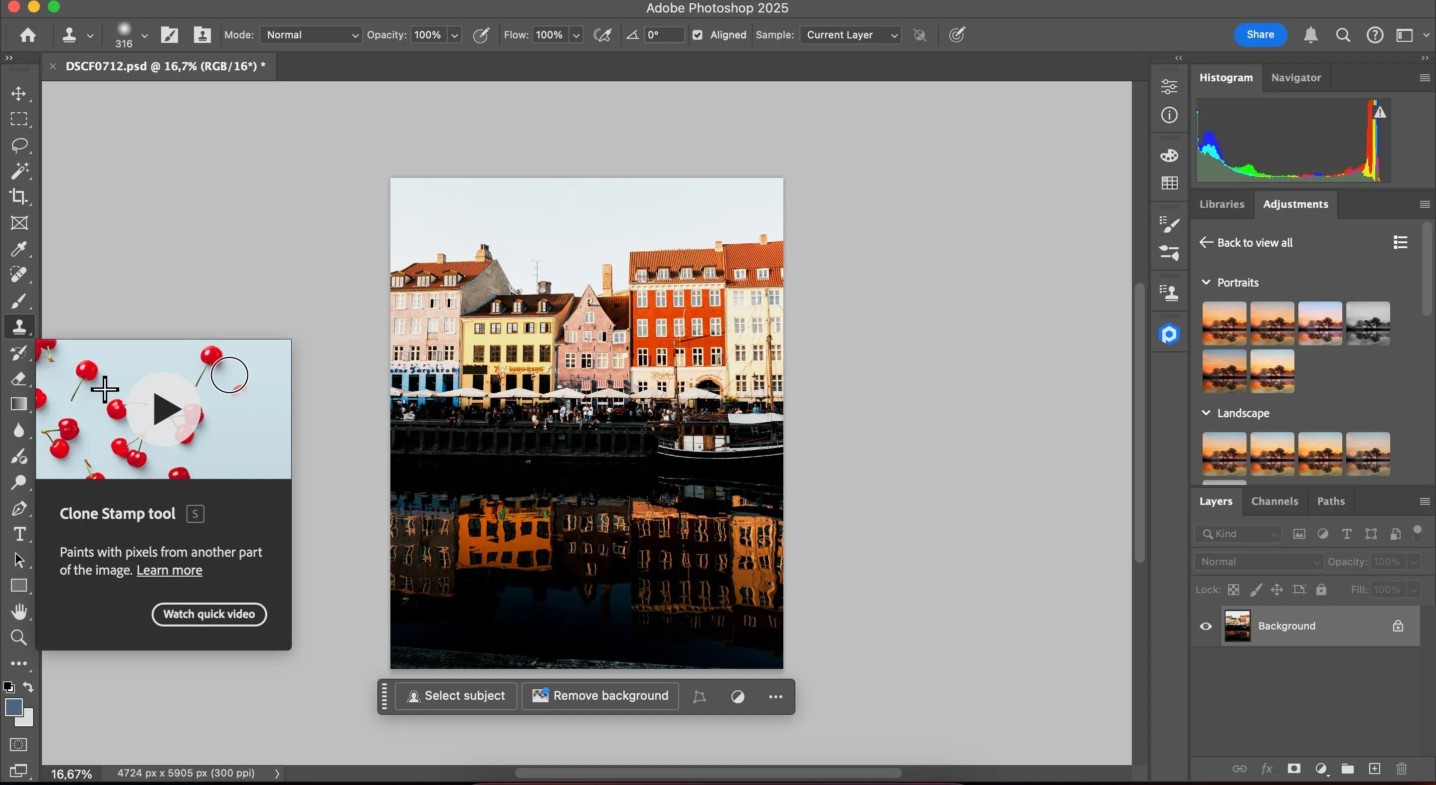 Công cụ Clone Stamp trong Photoshop cho phép sao chép các vùng ảnh để nhân bản hoặc loại bỏ đối tượng.