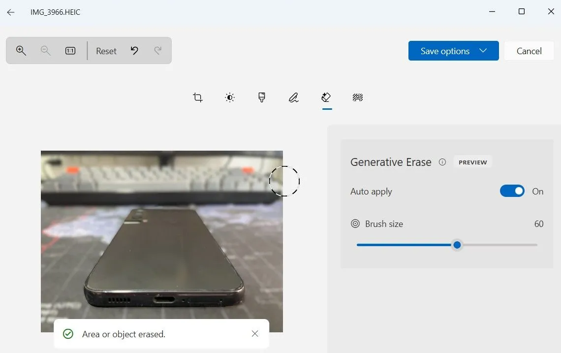 Công cụ Generative Erase để xóa vật thể không mong muốn trong ứng dụng Photos Windows 11