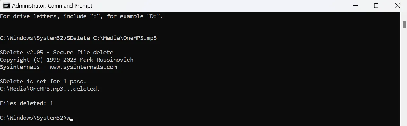 Cửa sổ Command Prompt hiển thị lệnh 'SDelete C:MediaOneMP3.mp3' để xóa vĩnh viễn một file cụ thể