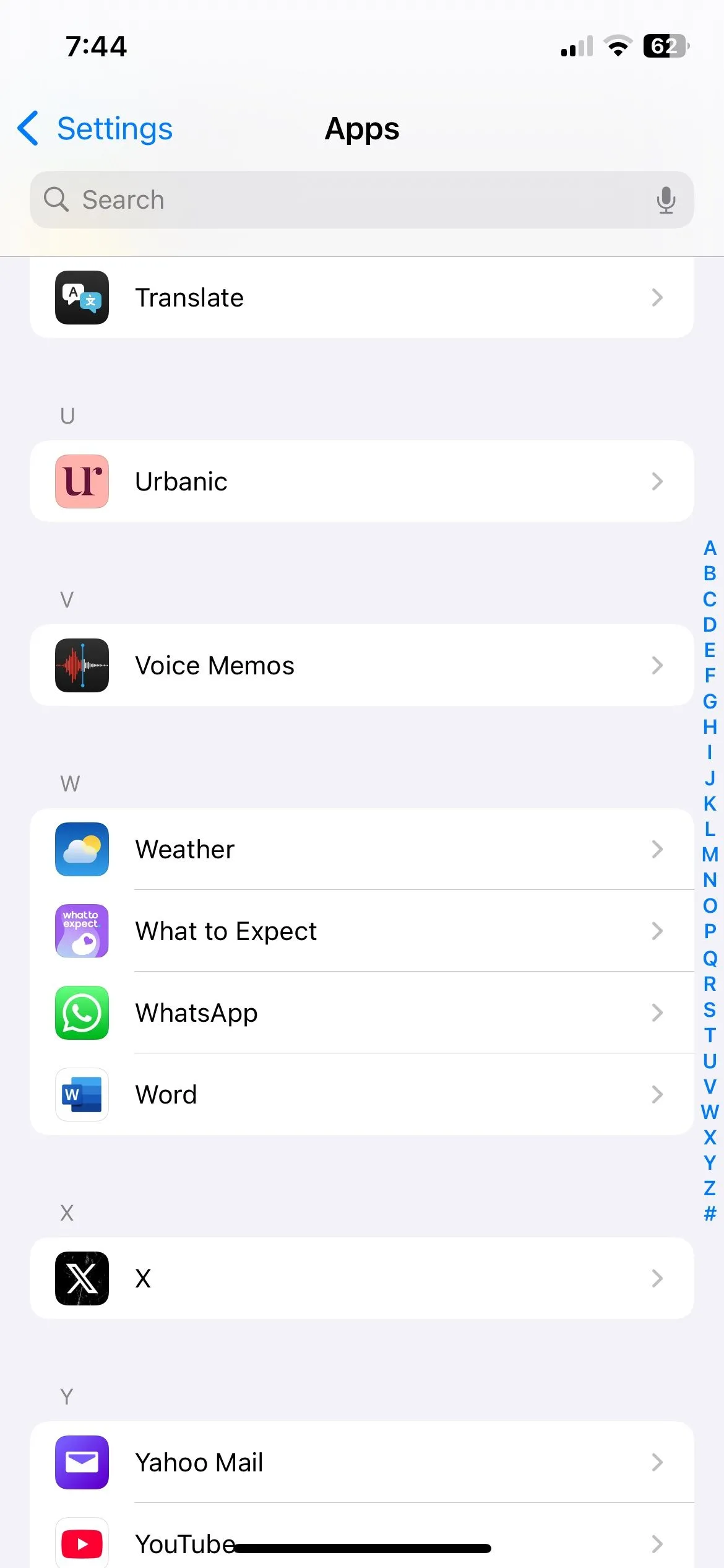 Danh sách ứng dụng trong cài đặt iPhone, chọn ứng dụng Ghi âm để thay đổi chất lượng âm thanh