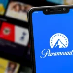 Điện thoại hiển thị logo Paramount Plus trên màn hình