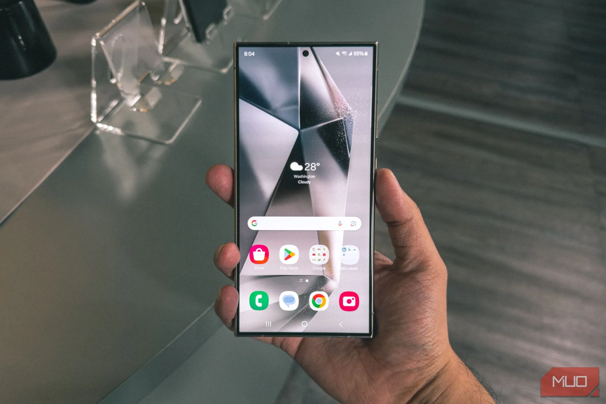 Điện thoại Samsung Galaxy S24 Ultra, một ví dụ về thiết bị Android với khả năng tùy biến launcher