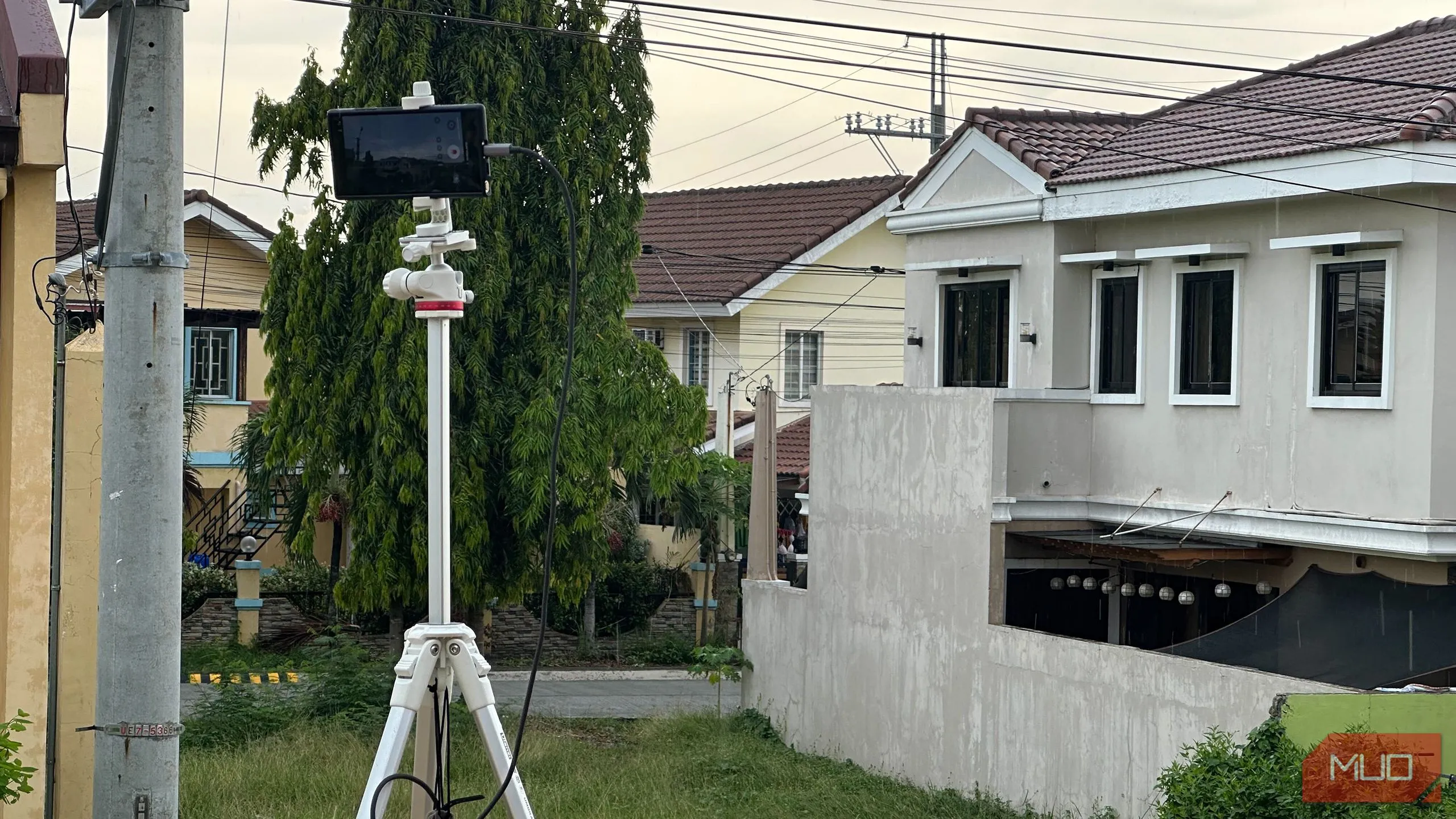 Điện thoại thông minh của tôi đang quay timelapse tại ban công nhà