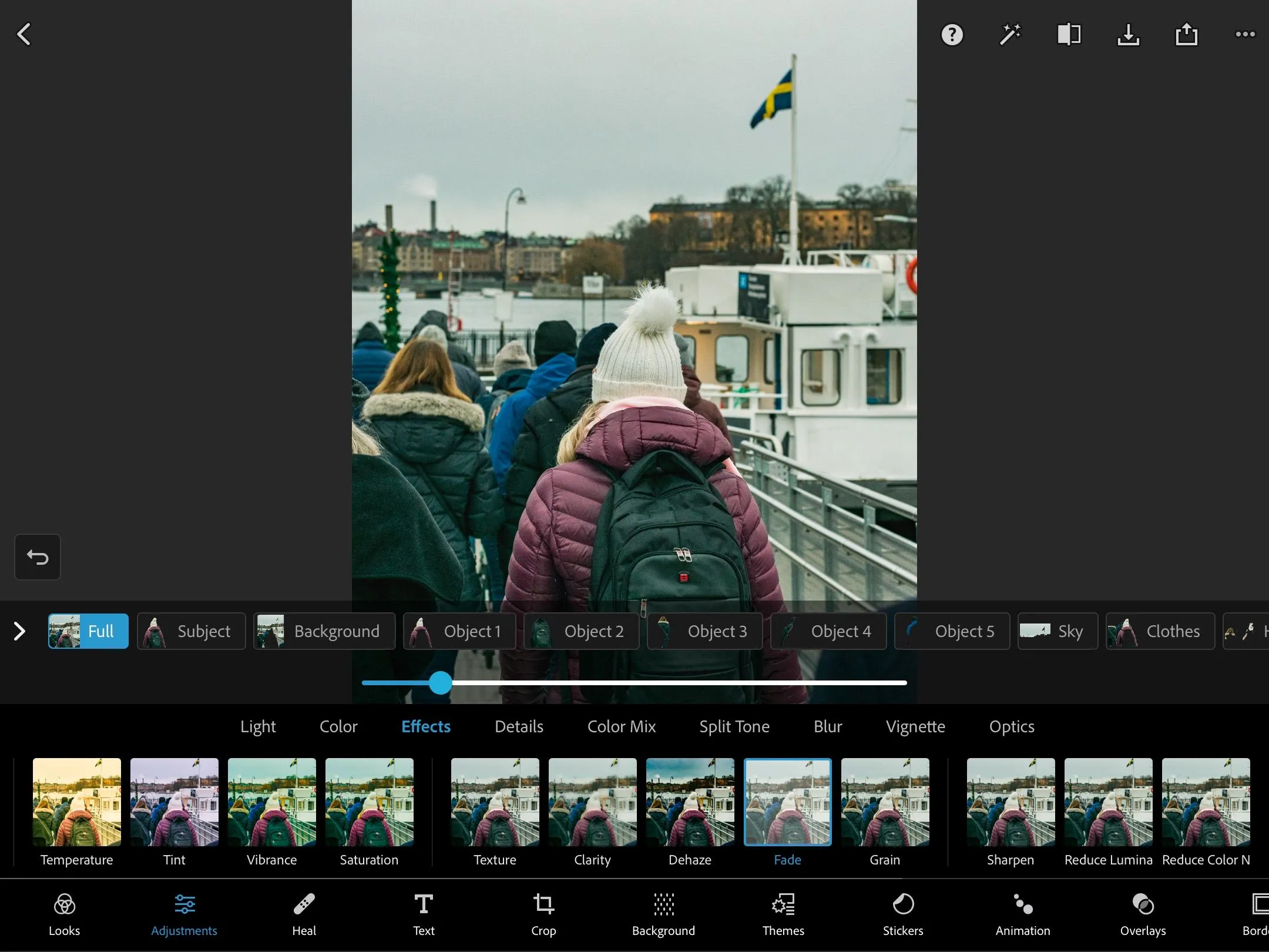 Điều chỉnh hiệu ứng Fade (làm mờ) trong Photoshop Express trên iPad