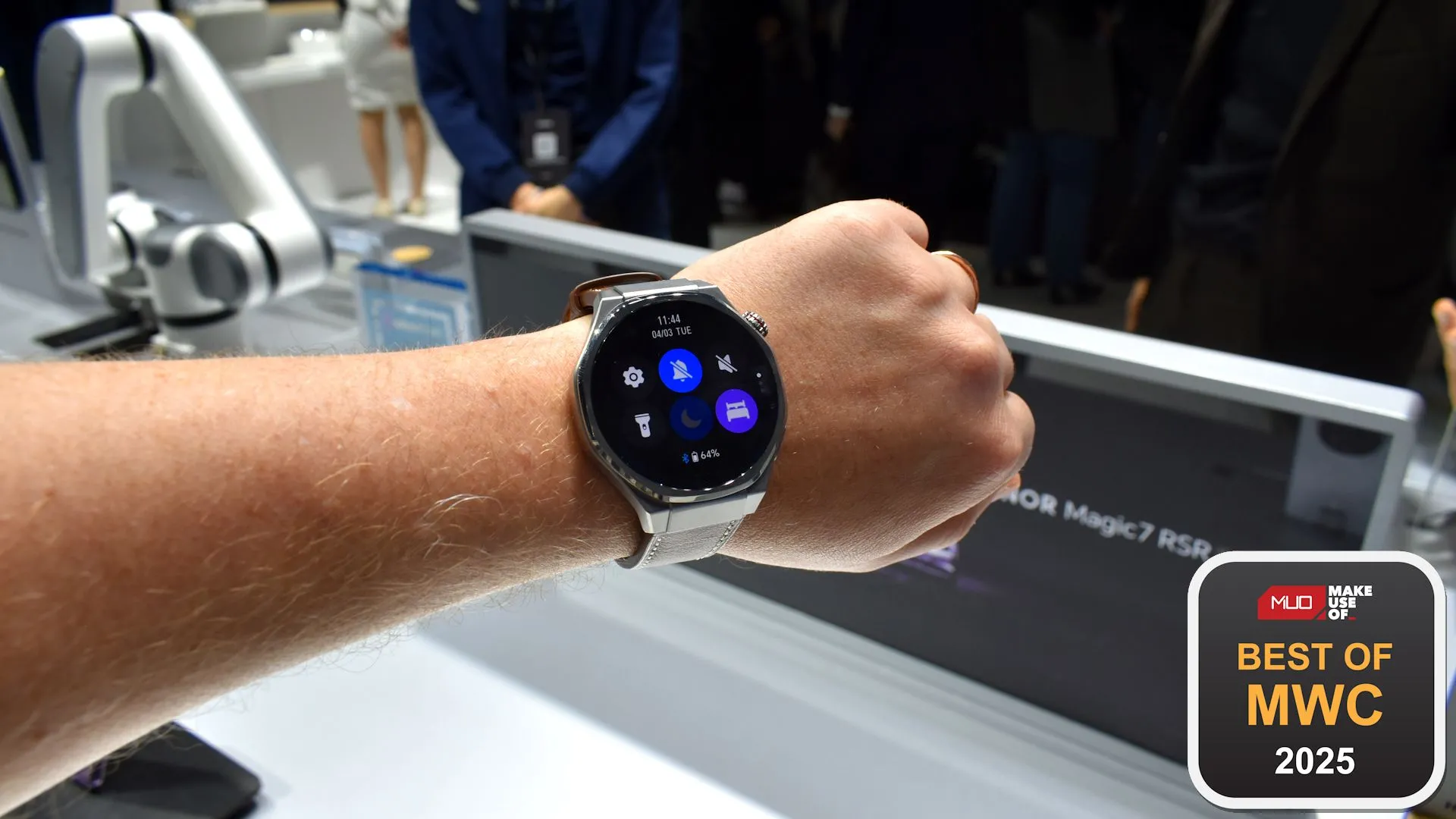 Đồng hồ thông minh Honor Watch 5 Ultra với màn hình AMOLED và giải thưởng tại MWC 2025