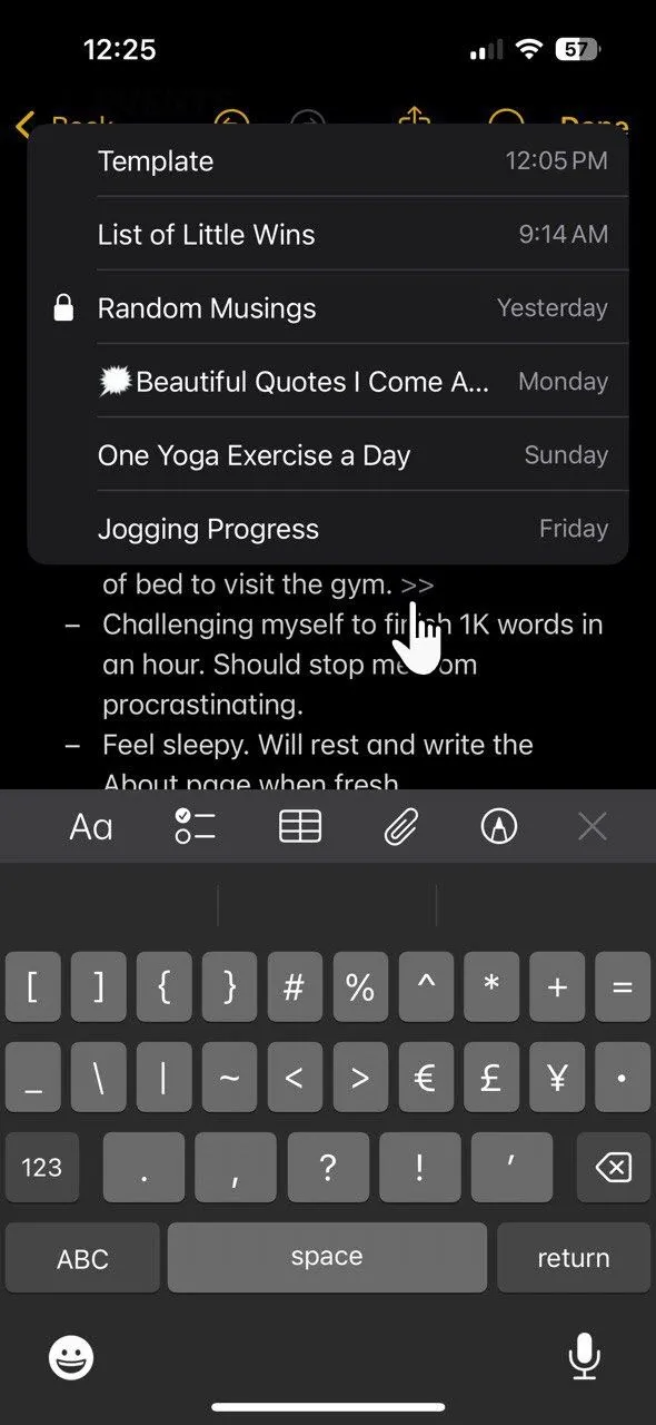 Giao diện Apple Notes hiển thị các ghi chú được liên kết với nhau và sử dụng hashtag như #energy-low, #focus-high để phân loại trạng thái và mẫu hình làm việc.