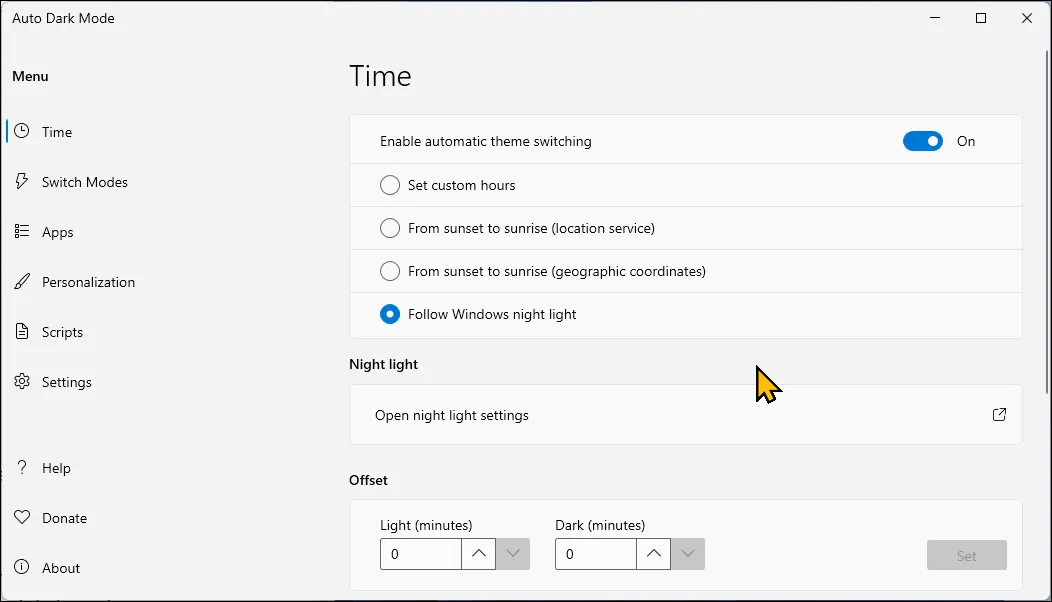 Giao diện cài đặt của ứng dụng Auto Dark Mode trên Windows 11 cho phép người dùng lên lịch tự động chuyển đổi giữa chế độ sáng và tối.