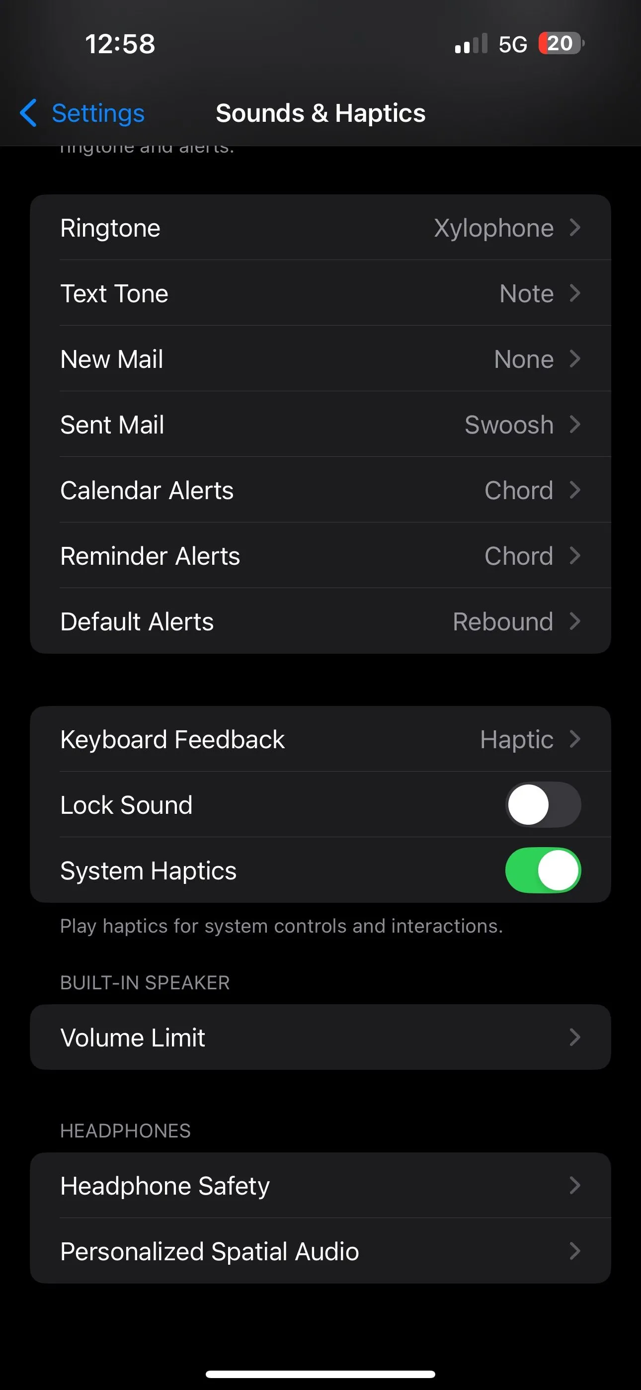 Giao diện cài đặt Giới hạn âm lượng trong ứng dụng Cài đặt của iPhone, hiển thị thanh trượt điều chỉnh mức âm lượng tối đa