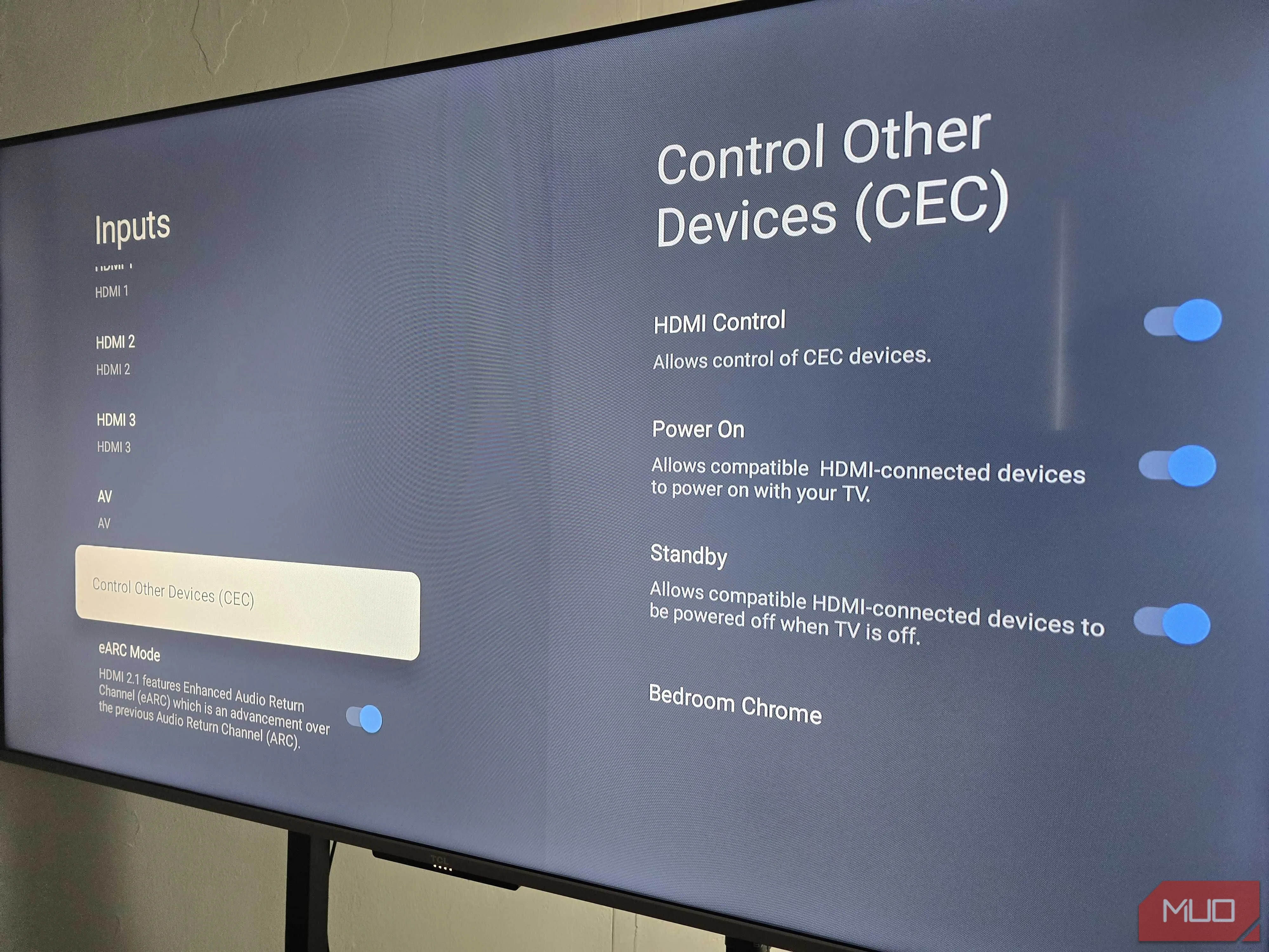 Giao diện cài đặt HDMI-CEC (Control Other Devices) trên TV TCL, hiển thị tùy chọn bật/tắt tính năng điều khiển.