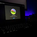 Giao diện cài đặt macOS Sonoma trên MacBook Air, minh họa quy trình cập nhật ổn định của hệ điều hành Apple