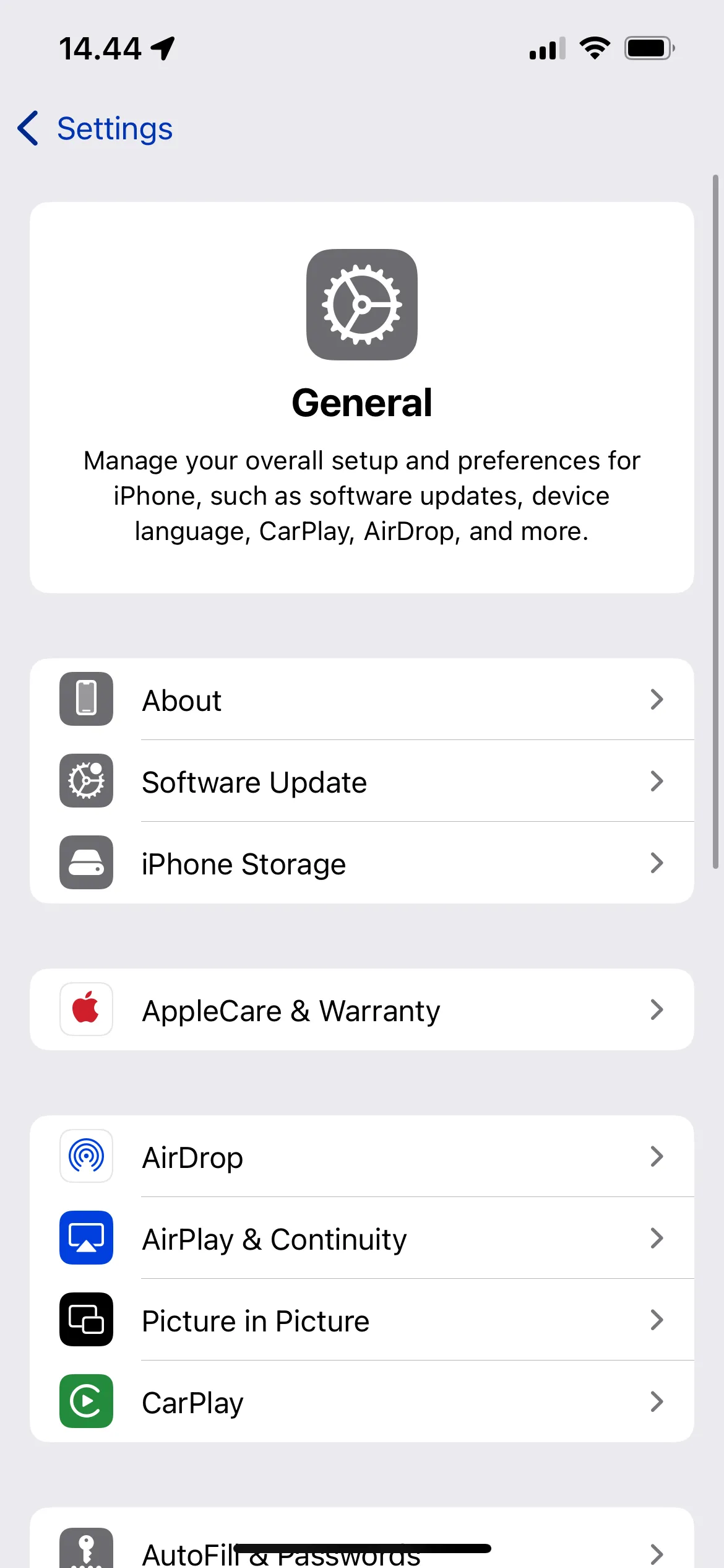 Giao diện Cài đặt và Cài đặt chung trên iPhone iOS 18 để kiểm tra số kiểu máy
