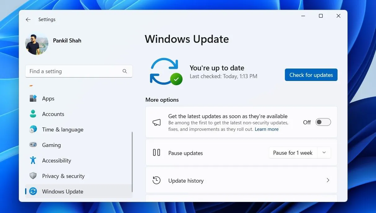 Giao diện cài đặt Windows 11 với tab Windows Update đang hiển thị, minh họa tính năng cập nhật hệ thống quan trọng.