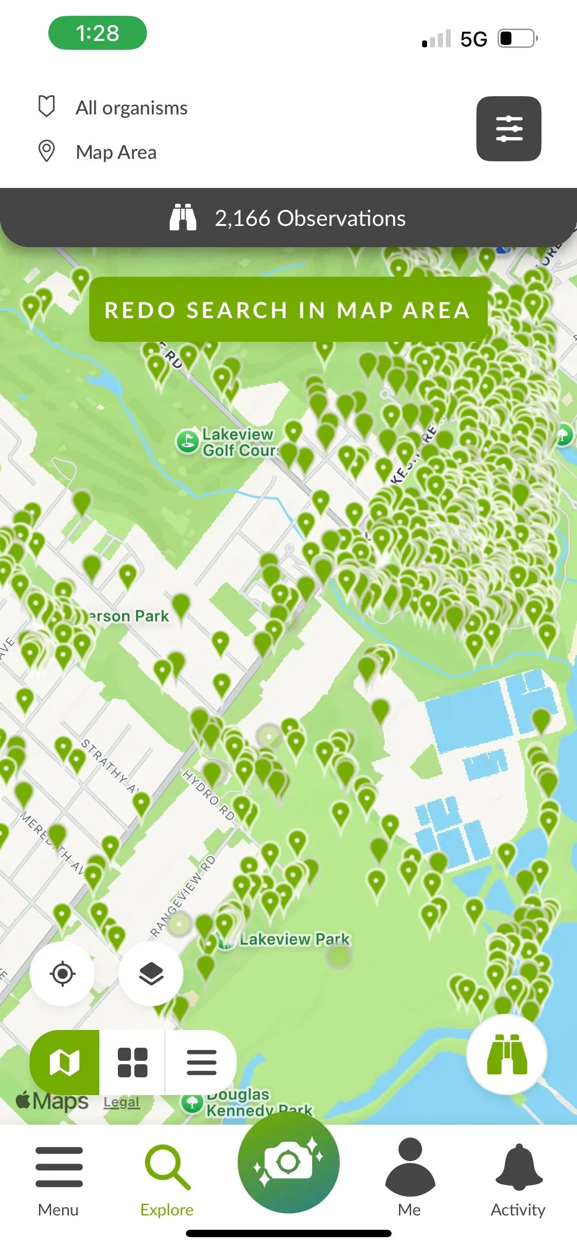 Giao diện chính của ứng dụng iNaturalist hiển thị bản đồ các điểm nóng quan sát đa dạng sinh học, một công cụ hữu ích cho người học hỏi về động vật hoang dã để chụp ảnh.