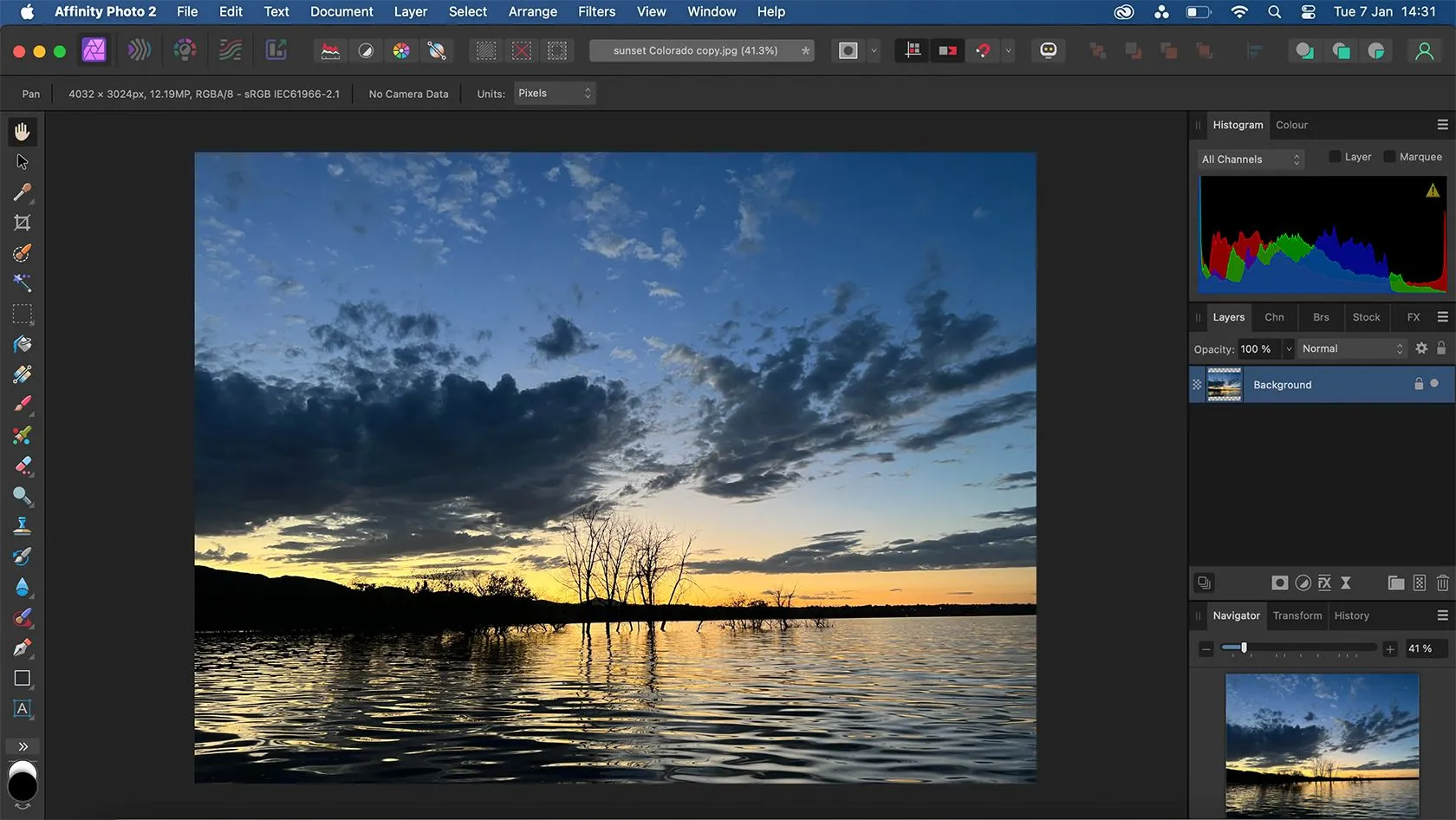 Giao diện của Affinity Photo với thanh công cụ bên trái và bảng điều khiển lớp bên phải.