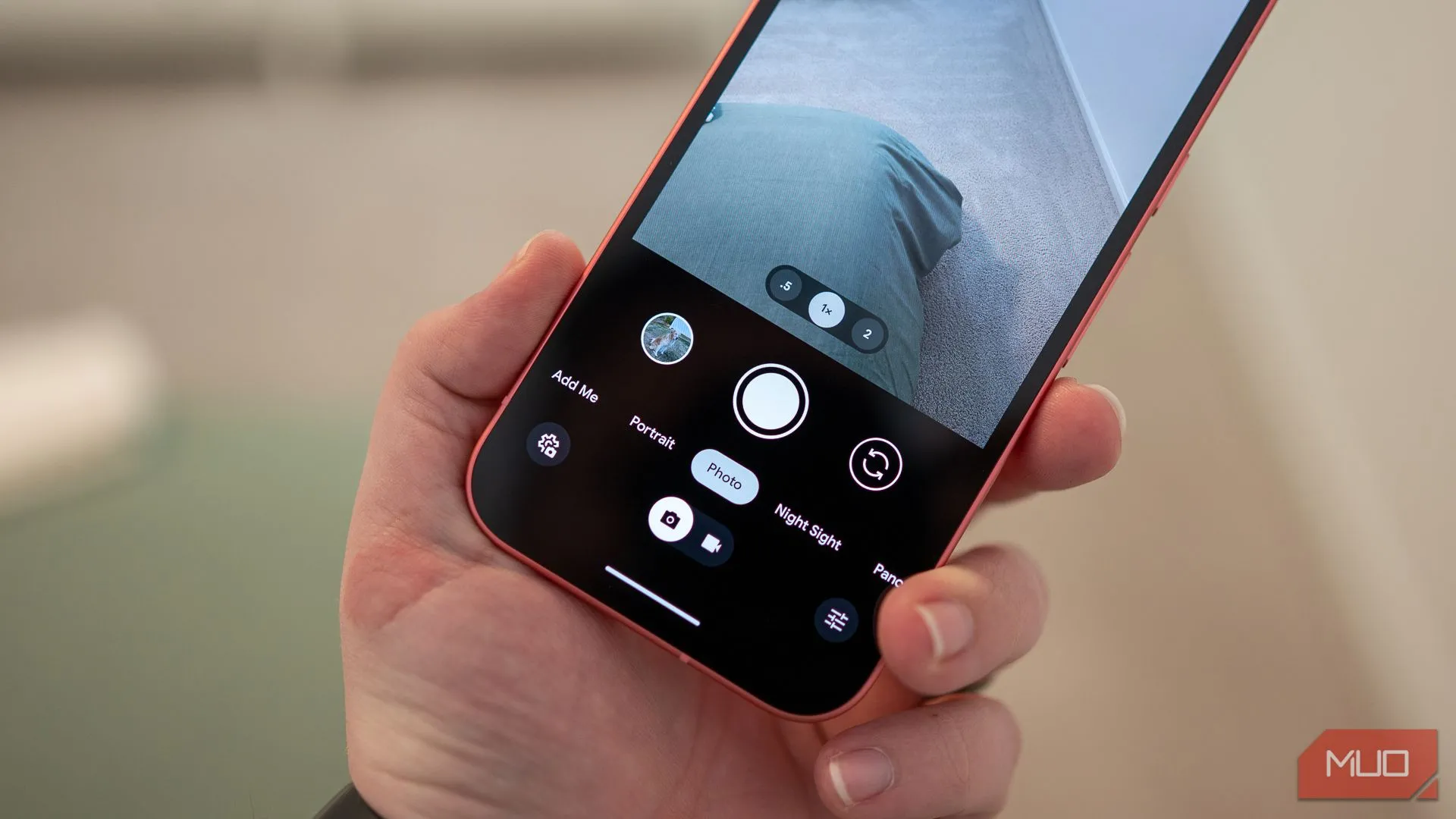 Giao diện điều khiển camera và công cụ chỉnh sửa ảnh AI trên Google Pixel 9a, nổi bật các tính năng như Magic Editor