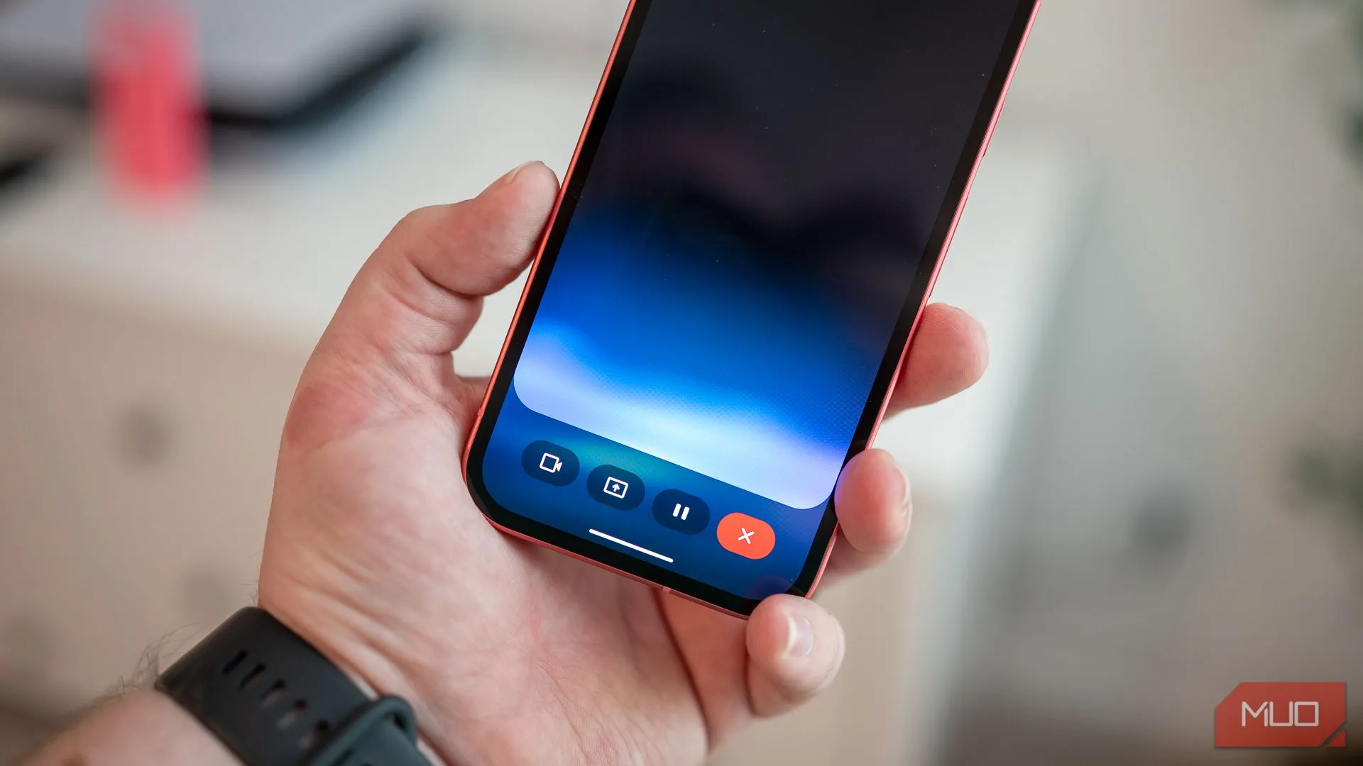 Giao diện Gemini Live đang chạy trên Google Pixel 9a, minh họa khả năng tương tác AI trực tiếp trên điện thoại