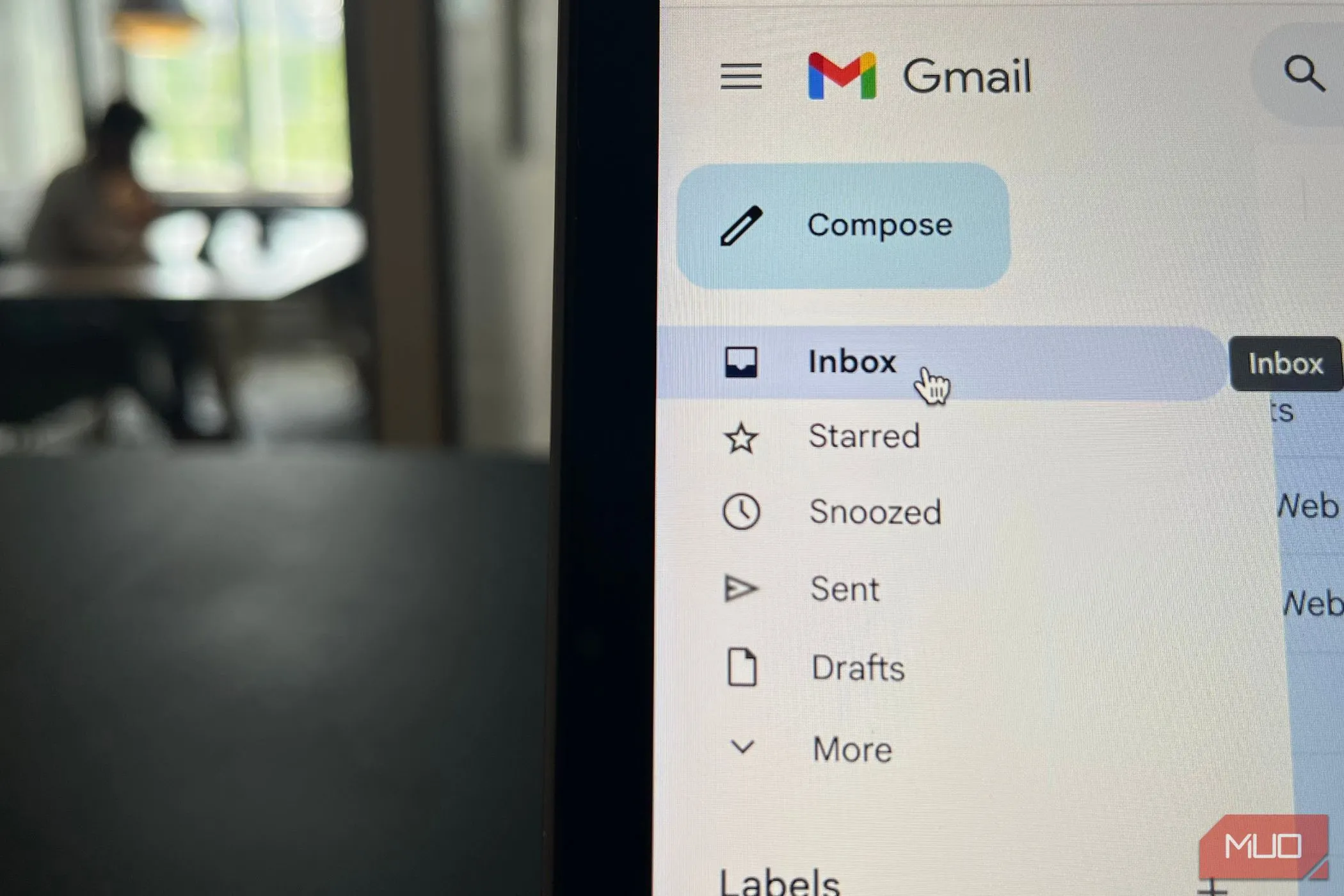 Giao diện hộp thư đến đã được sắp xếp gọn gàng (Inbox Zero) trong ứng dụng Gmail, thể hiện khả năng phân loại email hiệu quả.