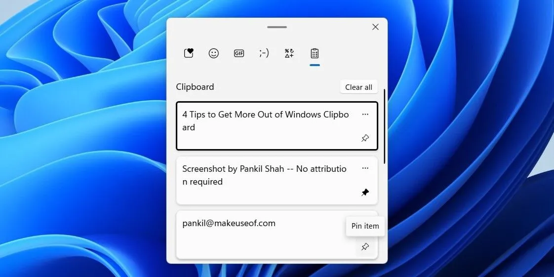Giao diện lịch sử Clipboard trên Windows 11 với tùy chọn ghim mục được đánh dấu