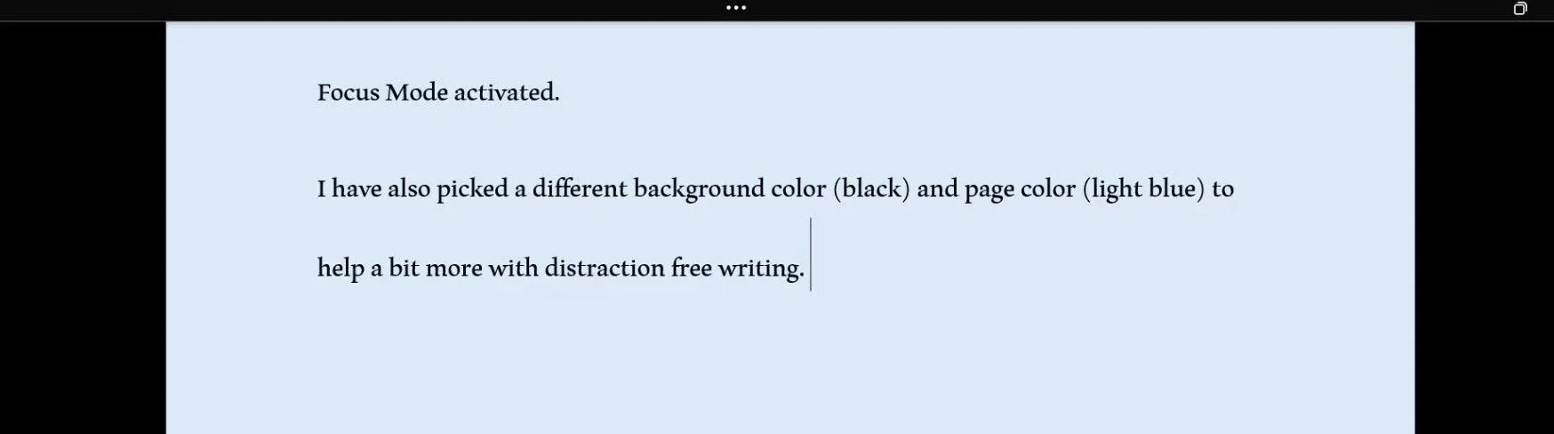 Giao diện Microsoft Word ở chế độ &quot;Tập trung&quot; (Focus Mode), loại bỏ các yếu tố gây xao nhãng để người dùng tập trung hoàn toàn vào nội dung văn bản.