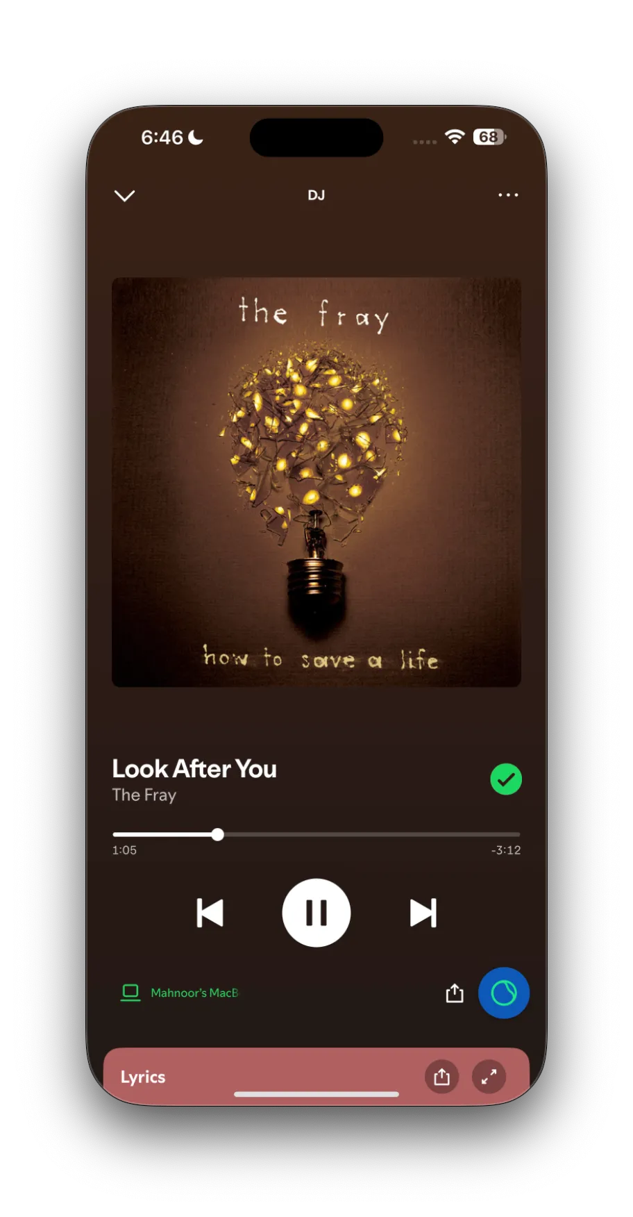 Giao diện phát nhạc của Spotify hiển thị bài hát &quot;Look After You&quot; của The Fray cùng nút DJ ở góc dưới bên phải