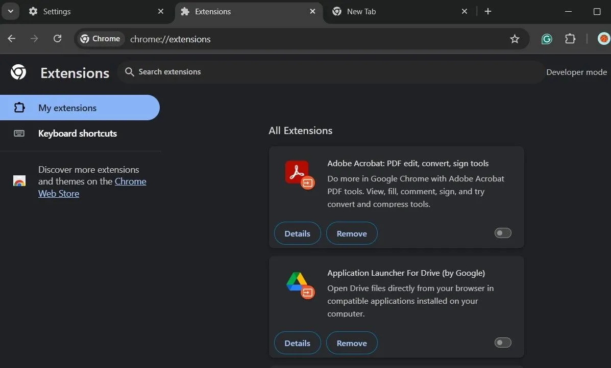 Giao diện quản lý tiện ích mở rộng của Google Chrome, nơi người dùng có thể vô hiệu hóa hoặc gỡ bỏ các tiện ích không cần thiết