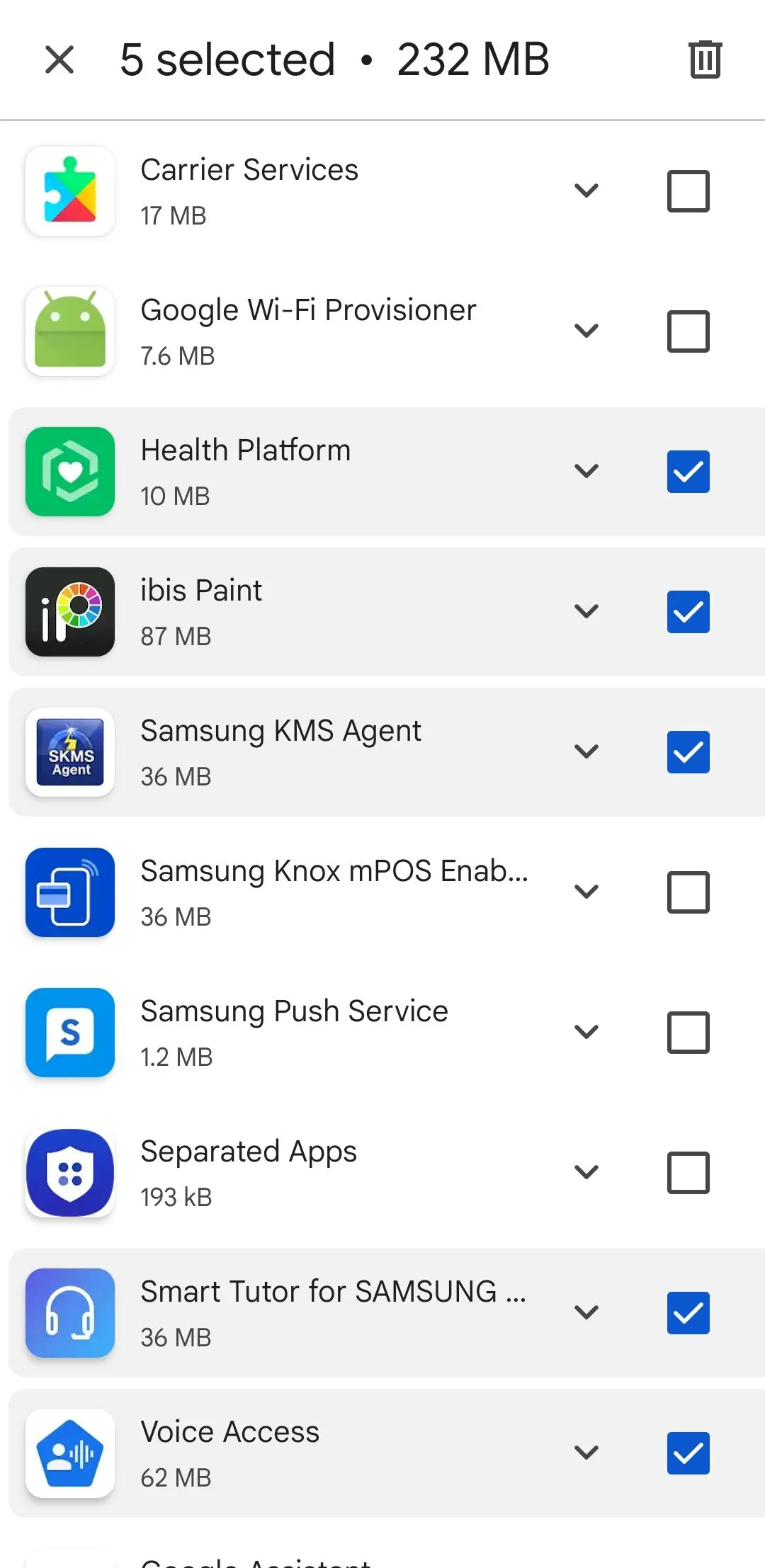 Giao diện quản lý ứng dụng của Google Play Store trên Android, hiển thị các ứng dụng được chọn để gỡ cài đặt hàng loạt