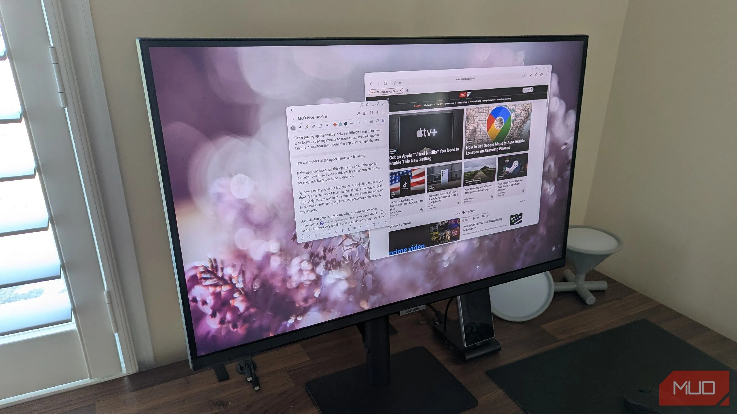 Giao diện Samsung DeX hiển thị trên màn hình với thanh tác vụ ẩn