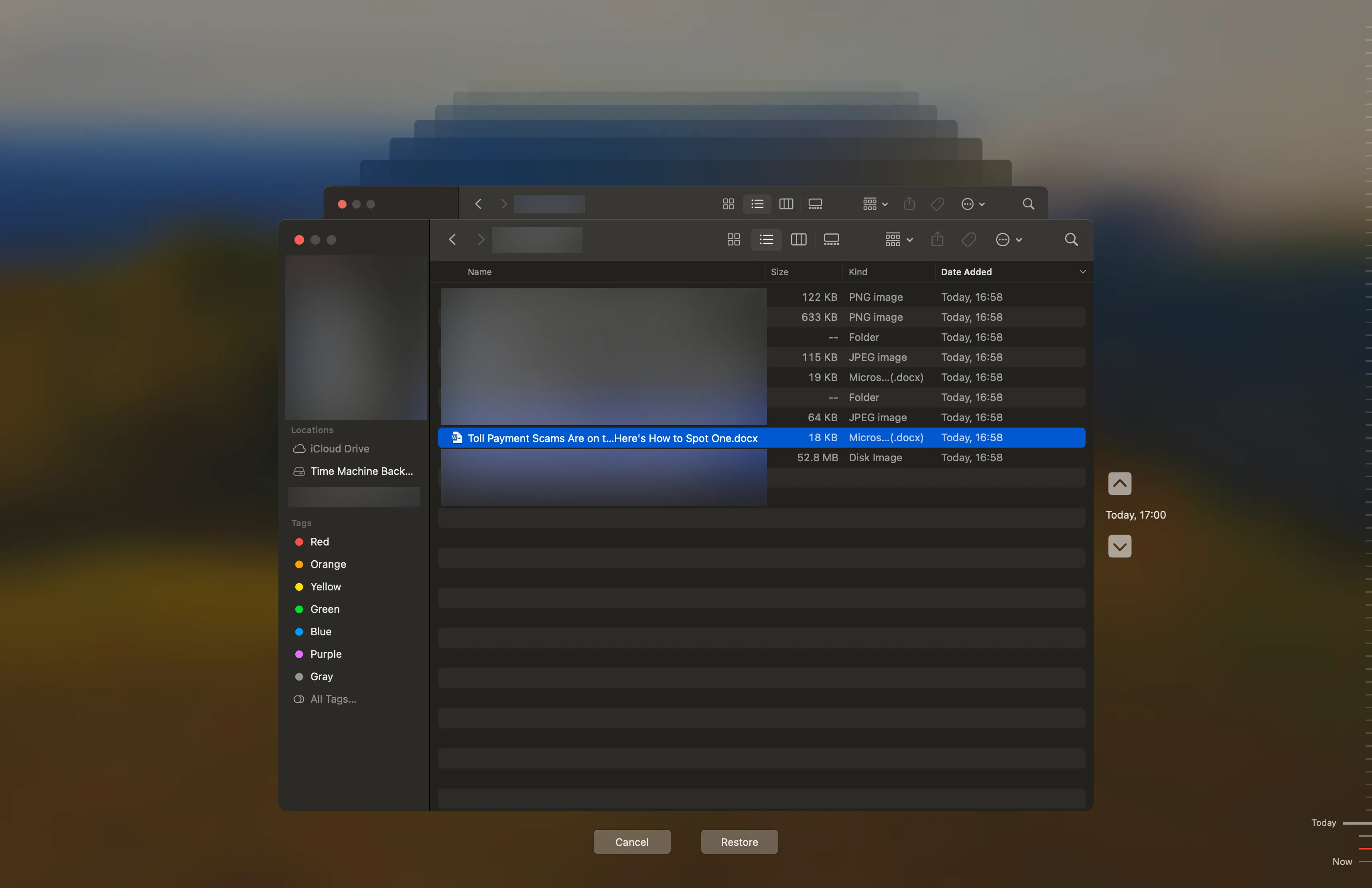 Giao diện Time Machine trên macOS đang khôi phục tài liệu Word từ bản sao lưu.