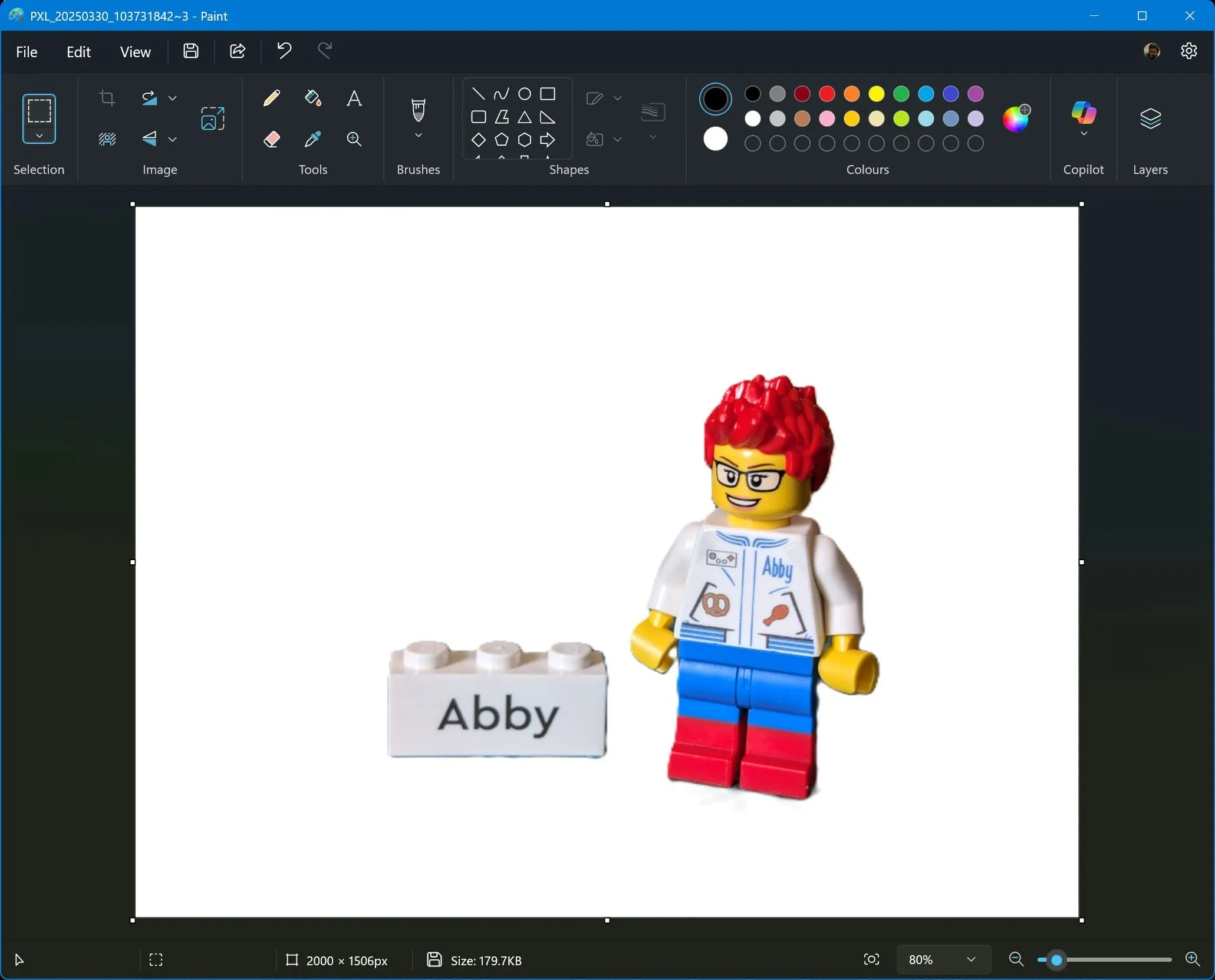Giao diện tính năng Remove Background trong Microsoft Paint, minh họa việc loại bỏ nền ảnh một cách tự động và chính xác.
